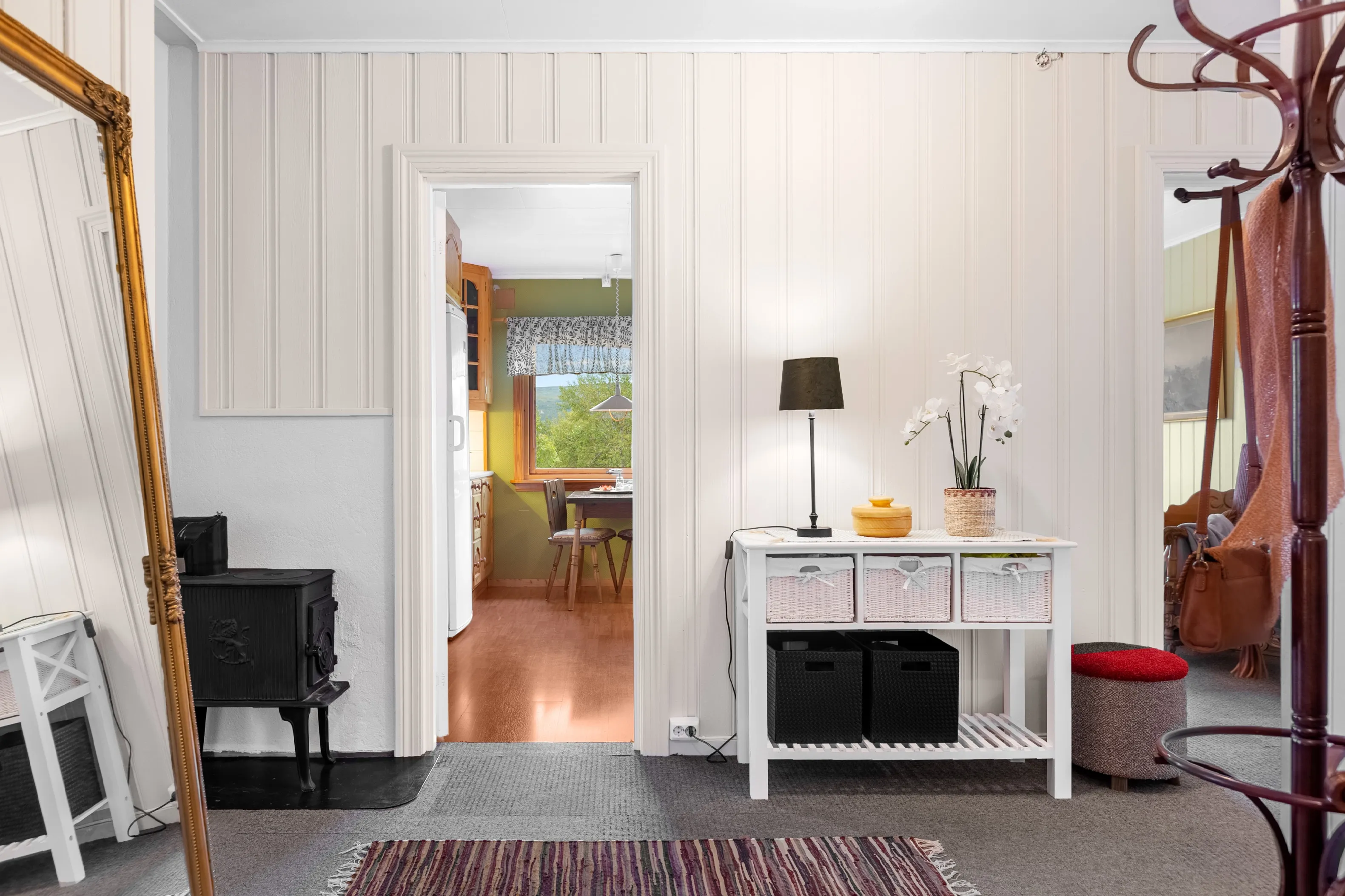 1970s Norwegian House with Solar Garage and Scenic Garden - View image 7 of 47