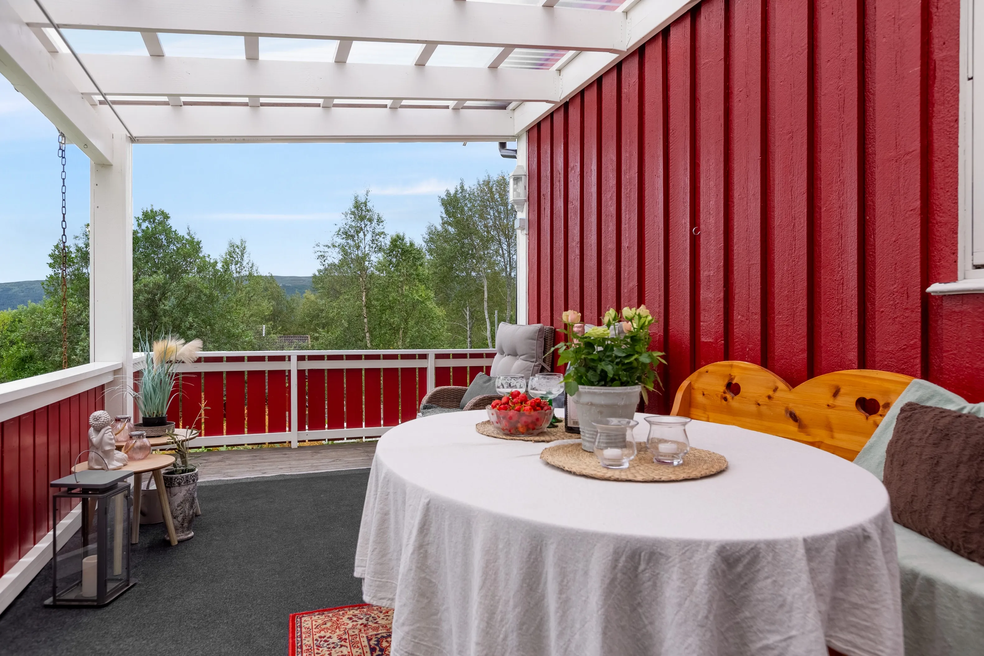 1970s Norwegian House with Solar Garage and Scenic Garden - View image 30 of 47