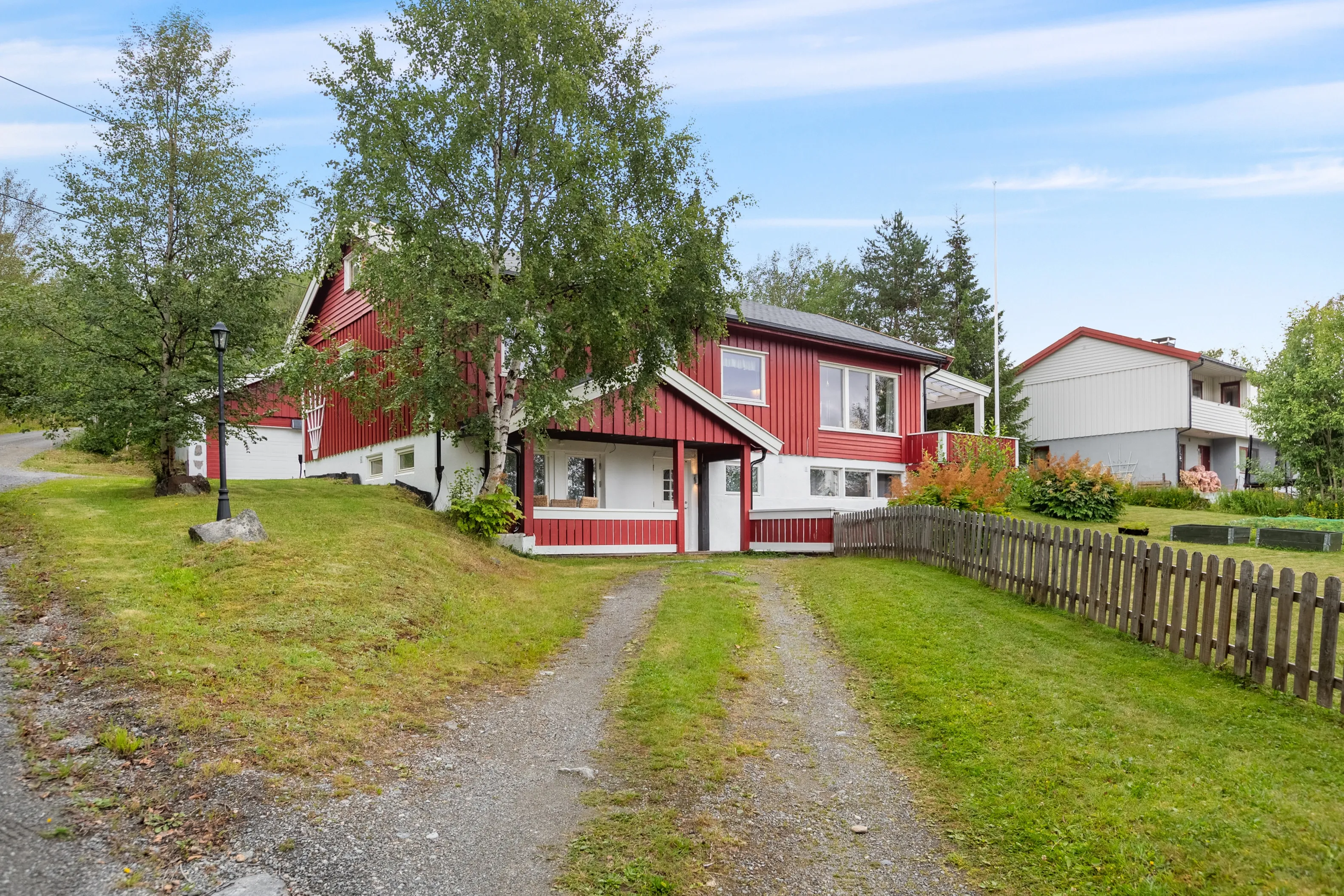 1970s Norwegian House with Solar Garage and Scenic Garden - View image 34 of 47