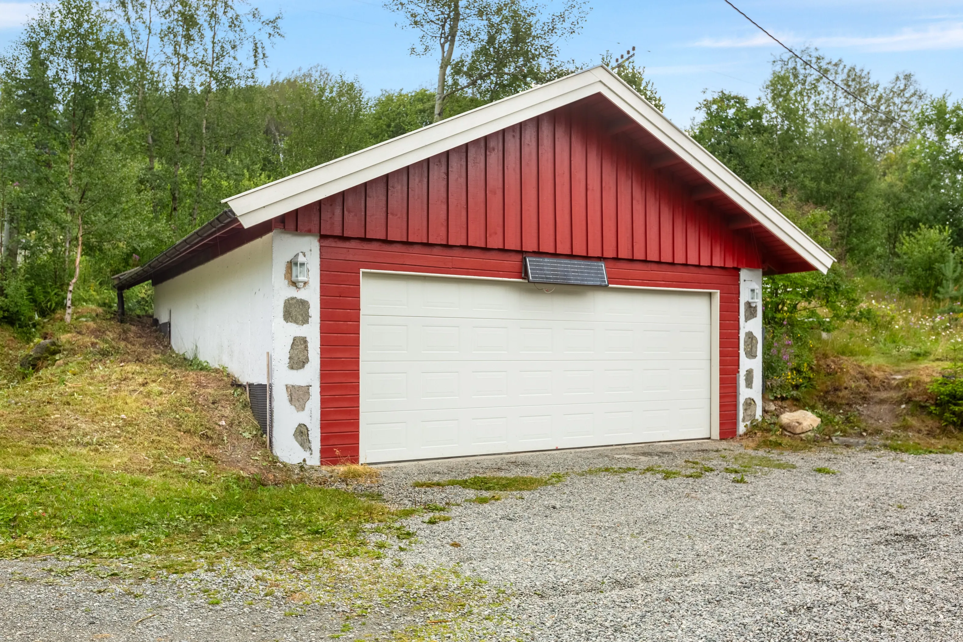 1970s Norwegian House with Solar Garage and Scenic Garden - View image 45 of 47
