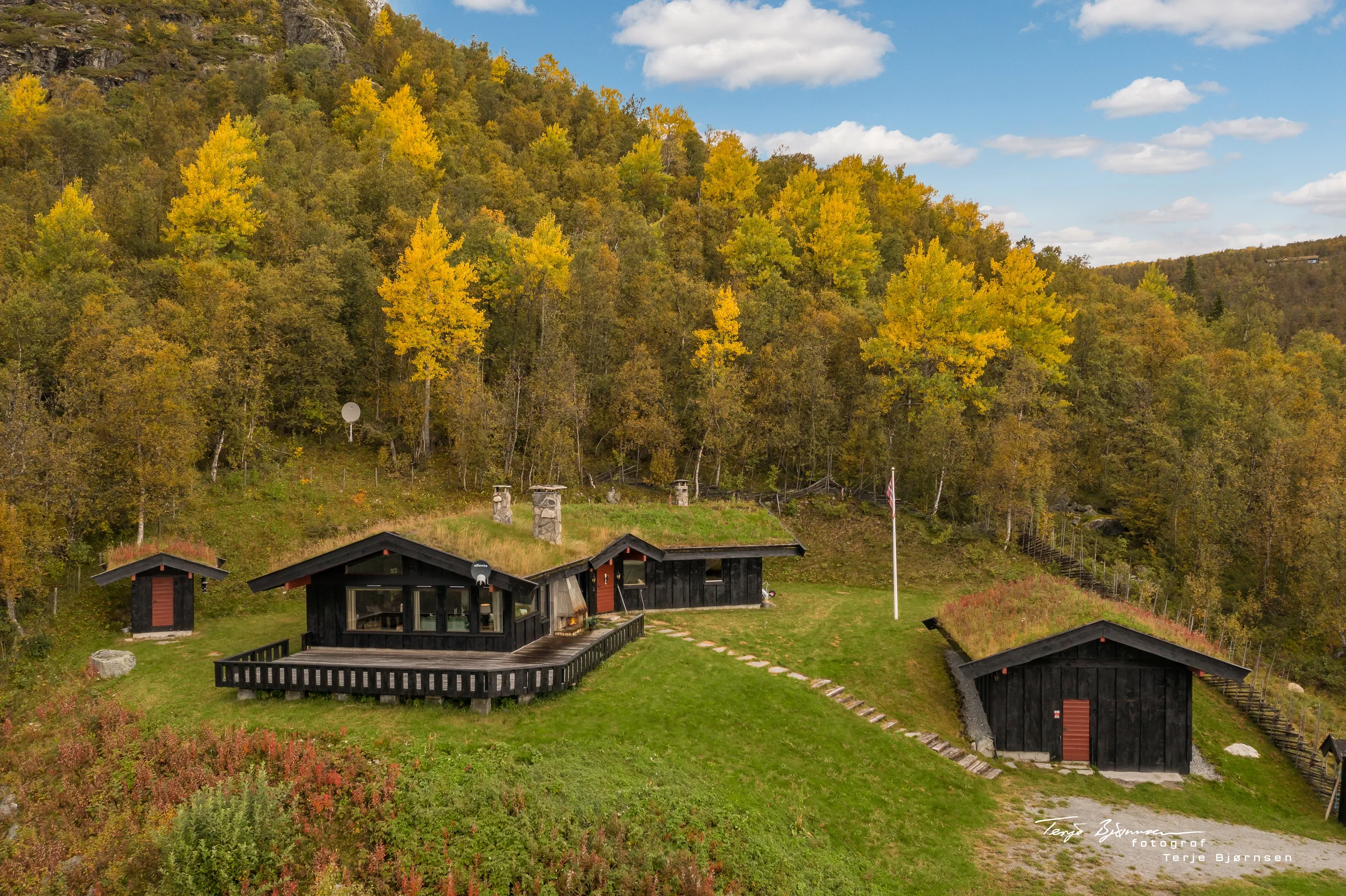 1980s Country House with Mountain Views in Hemsedal - Image 1