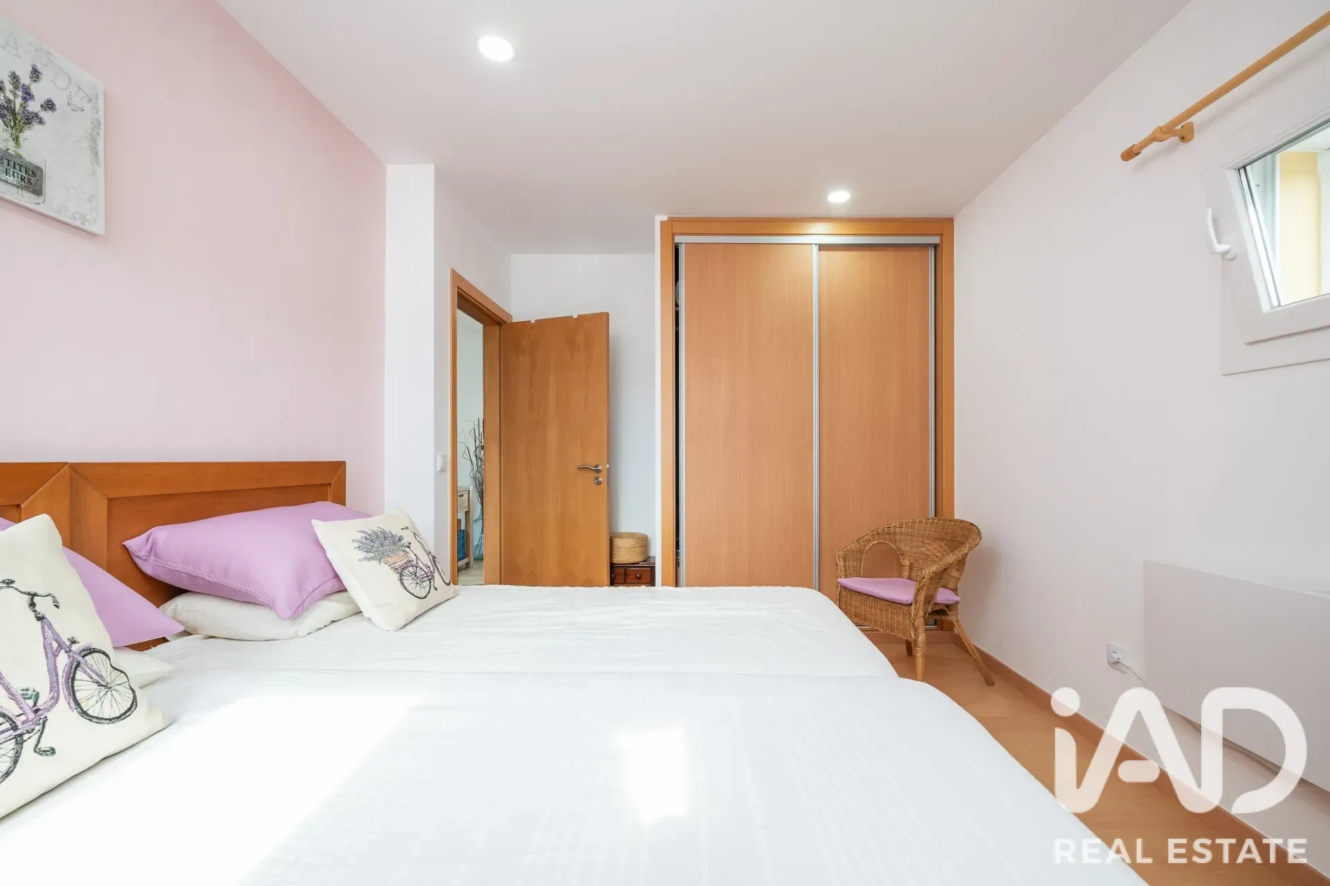 3-Bedroom Renovated House with Garden and Parking in Graça, Portugal - View image 16 of 40