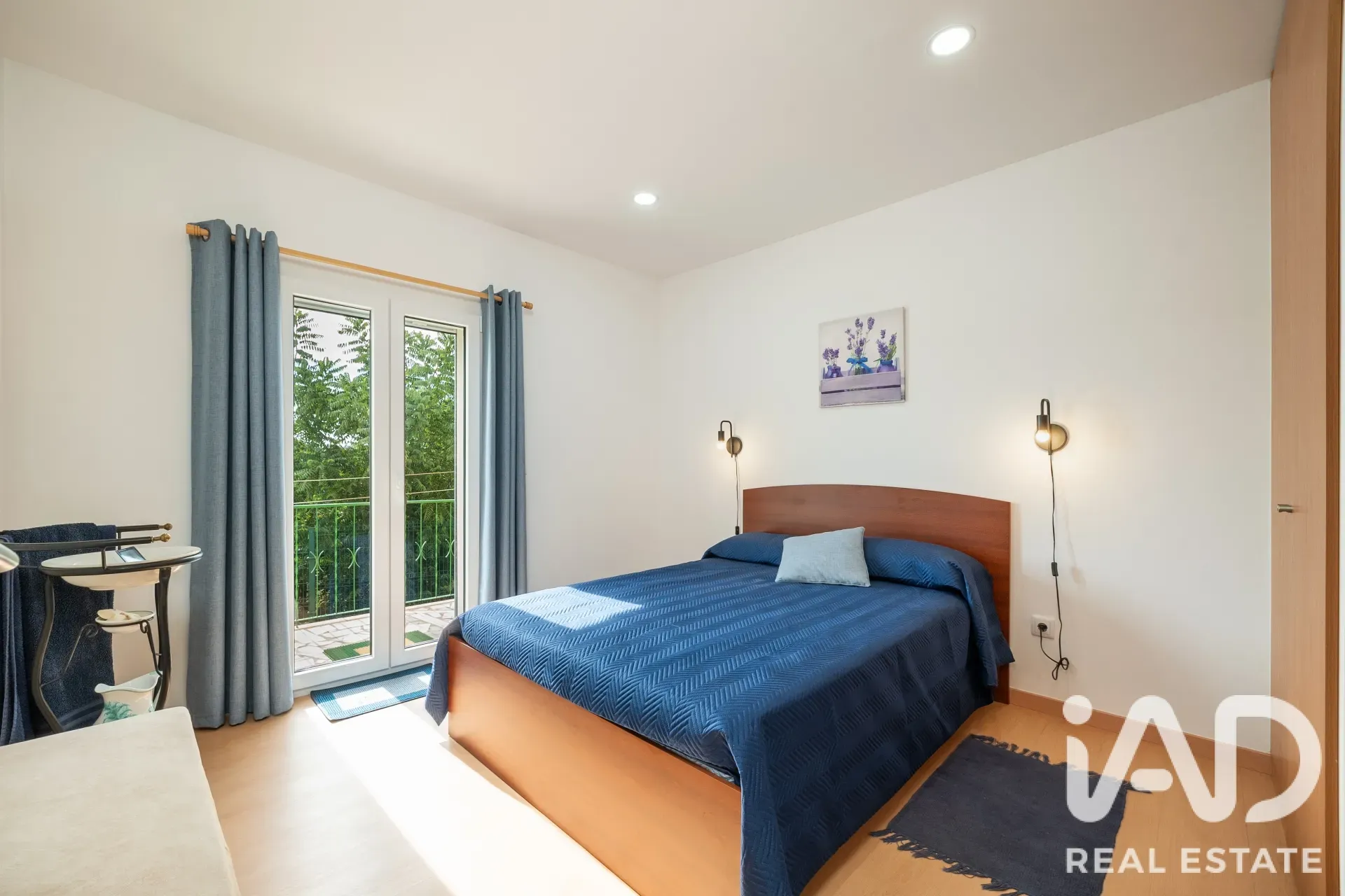 3-Bedroom Renovated House with Garden and Parking in Graça, Portugal - View image 17 of 40