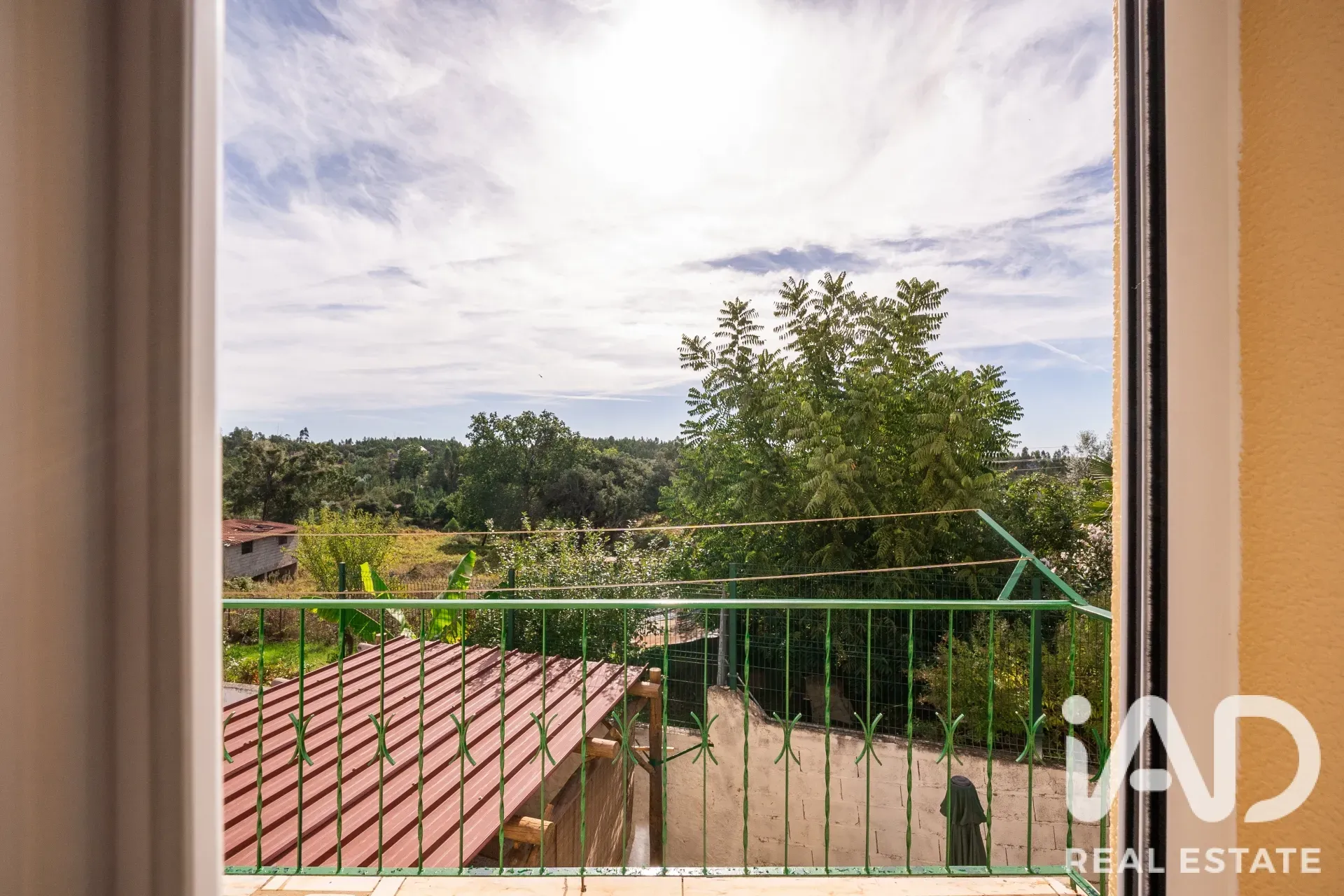 3-Bedroom Renovated House with Garden and Parking in Graça, Portugal - View image 21 of 40
