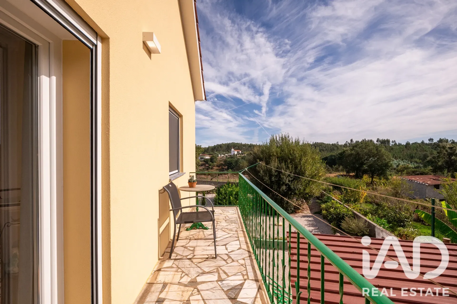 3-Bedroom Renovated House with Garden and Parking in Graça, Portugal - View image 22 of 40