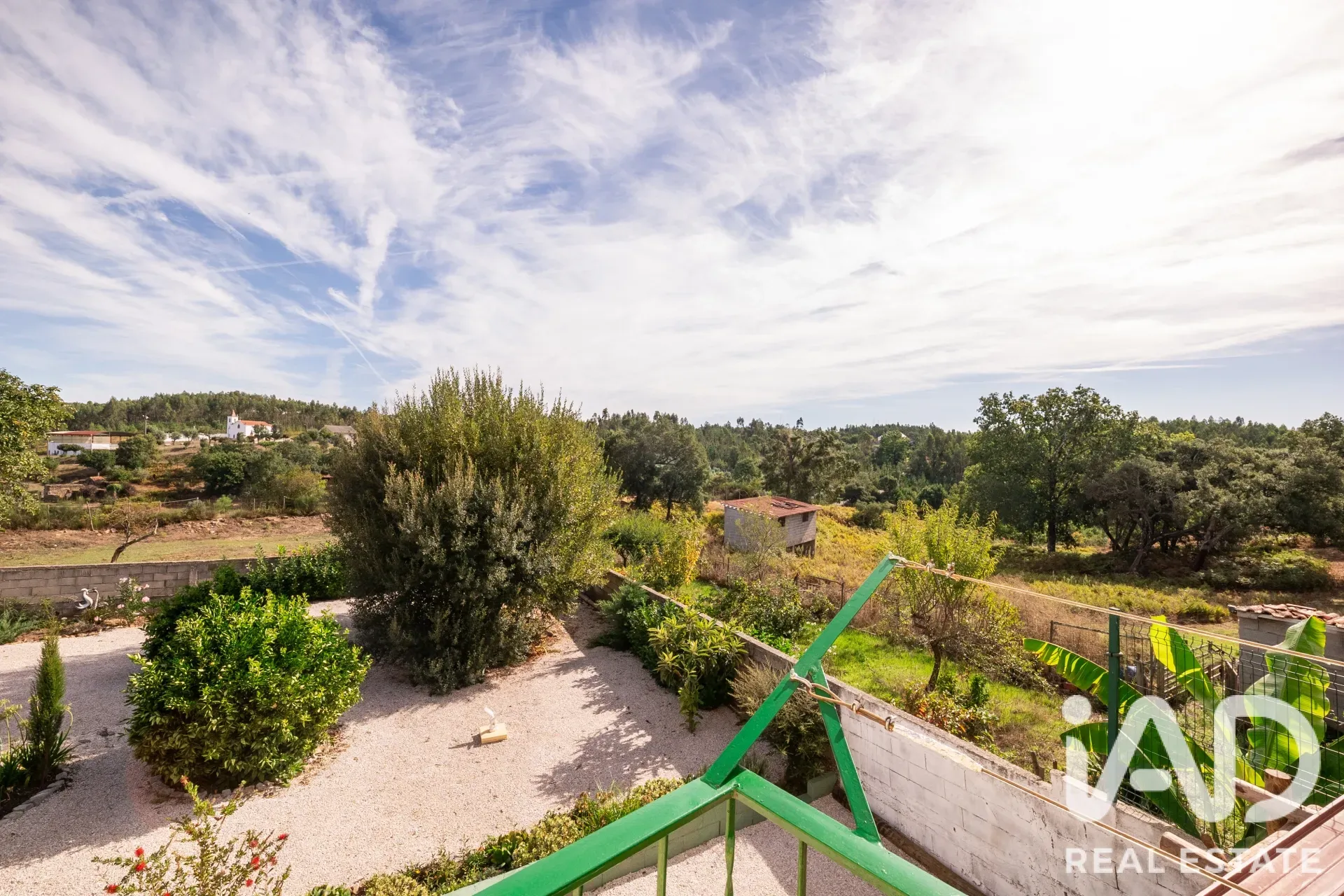 3-Bedroom Renovated House with Garden and Parking in Graça, Portugal - View image 23 of 40