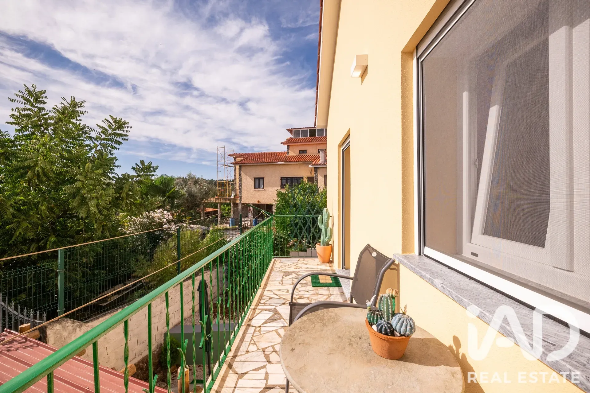 3-Bedroom Renovated House with Garden and Parking in Graça, Portugal - View image 24 of 40