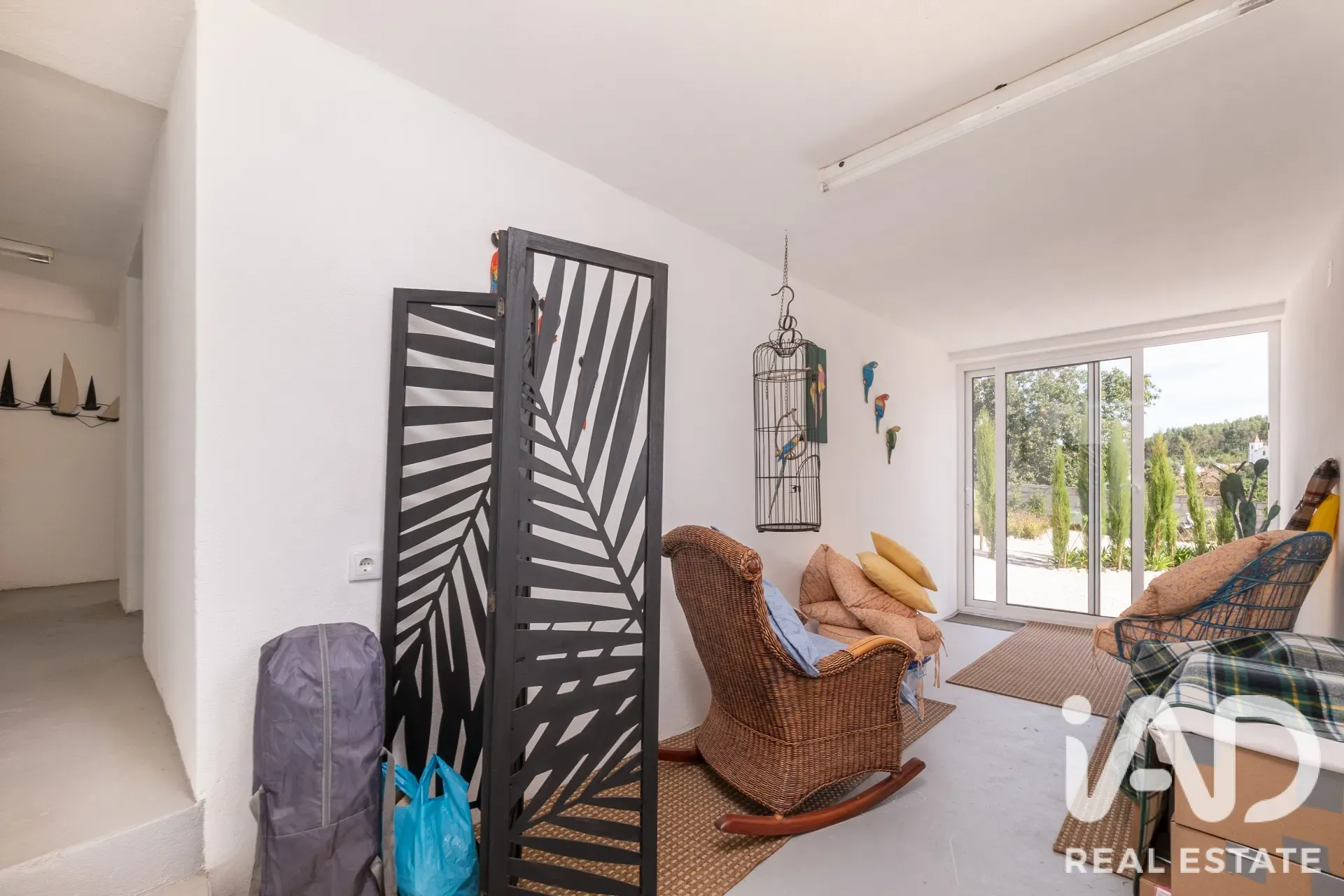 3-Bedroom Renovated House with Garden and Parking in Graça, Portugal - View image 31 of 40