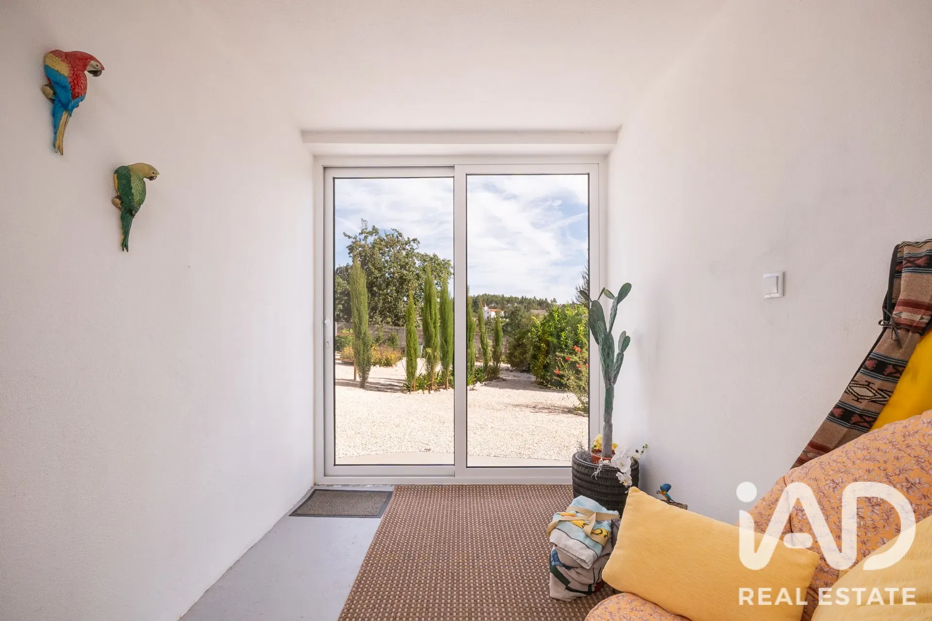3-Bedroom Renovated House with Garden and Parking in Graça, Portugal - View image 32 of 40