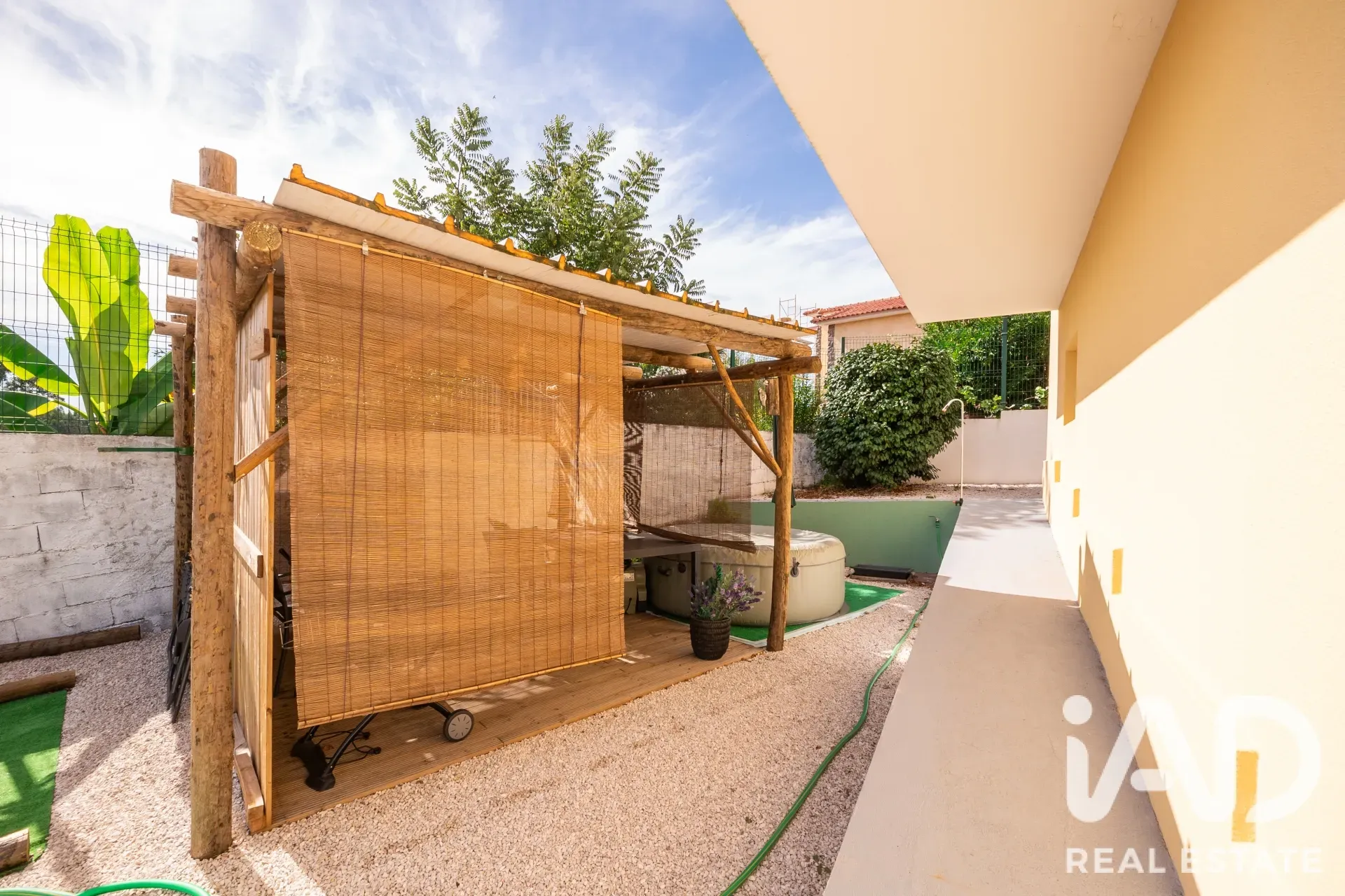 3-Bedroom Renovated House with Garden and Parking in Graça, Portugal - View image 33 of 40