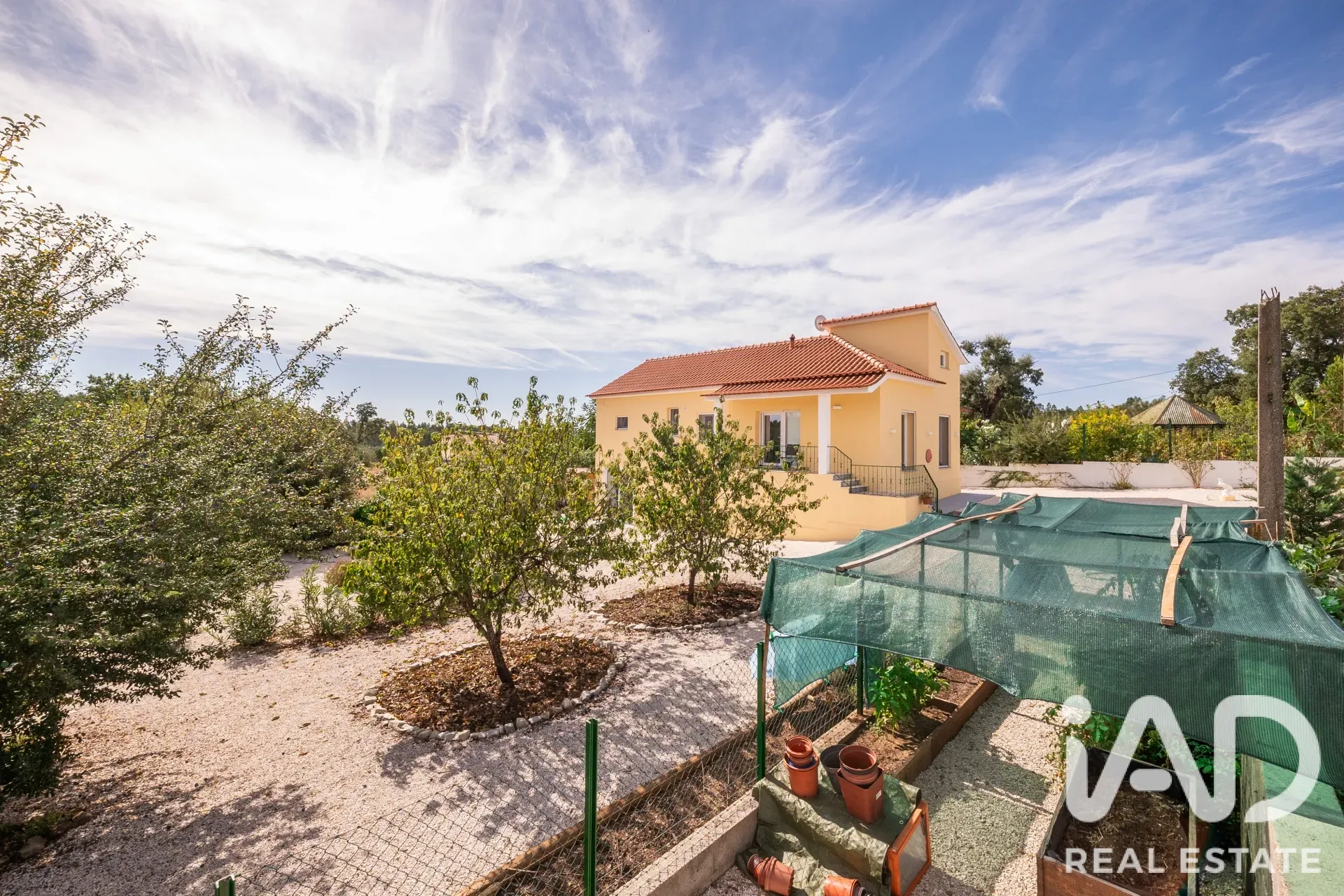 3-Bedroom Renovated House with Garden and Parking in Graça, Portugal - View image 36 of 40