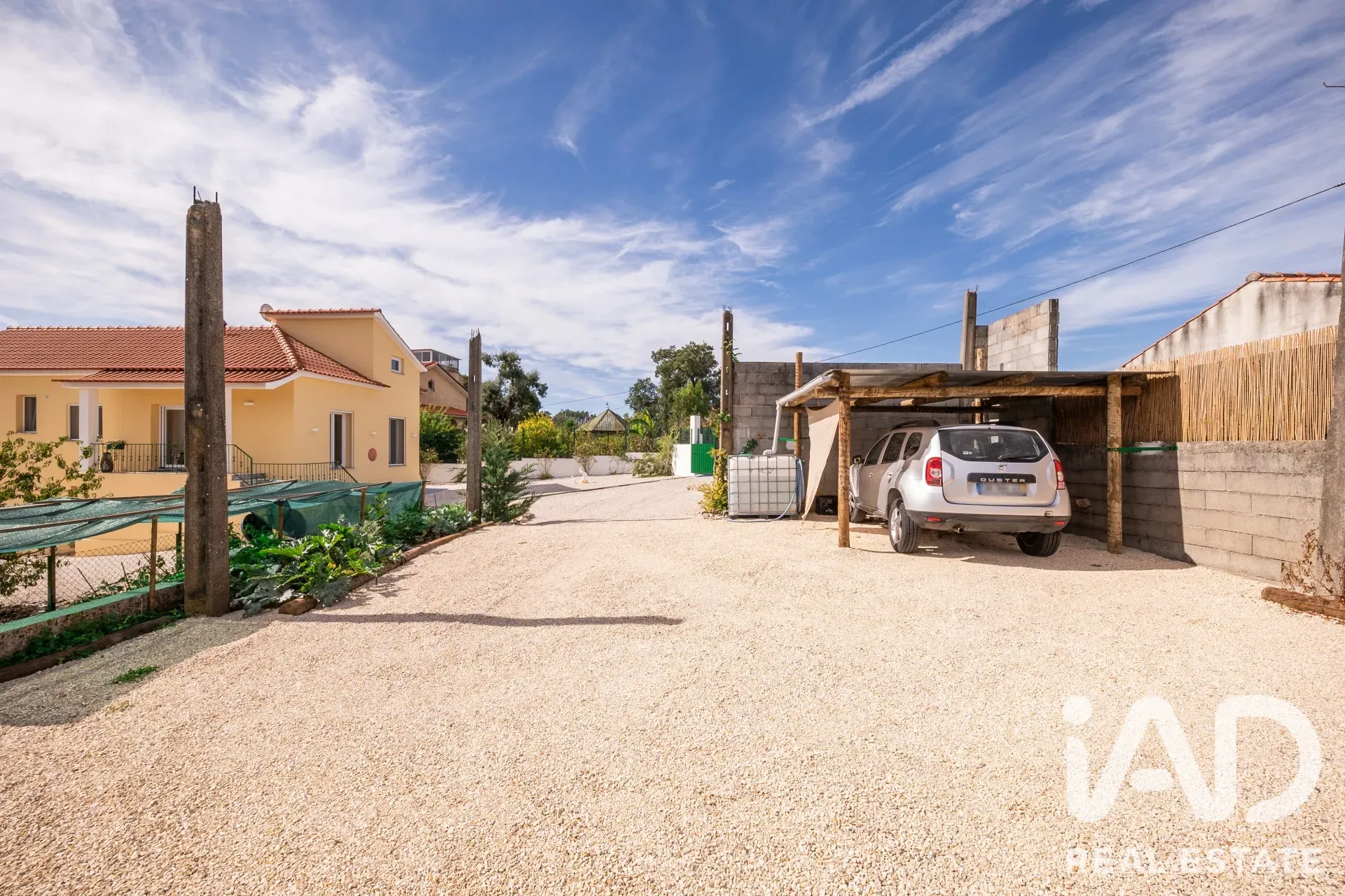 3-Bedroom Renovated House with Garden and Parking in Graça, Portugal - View image 37 of 40