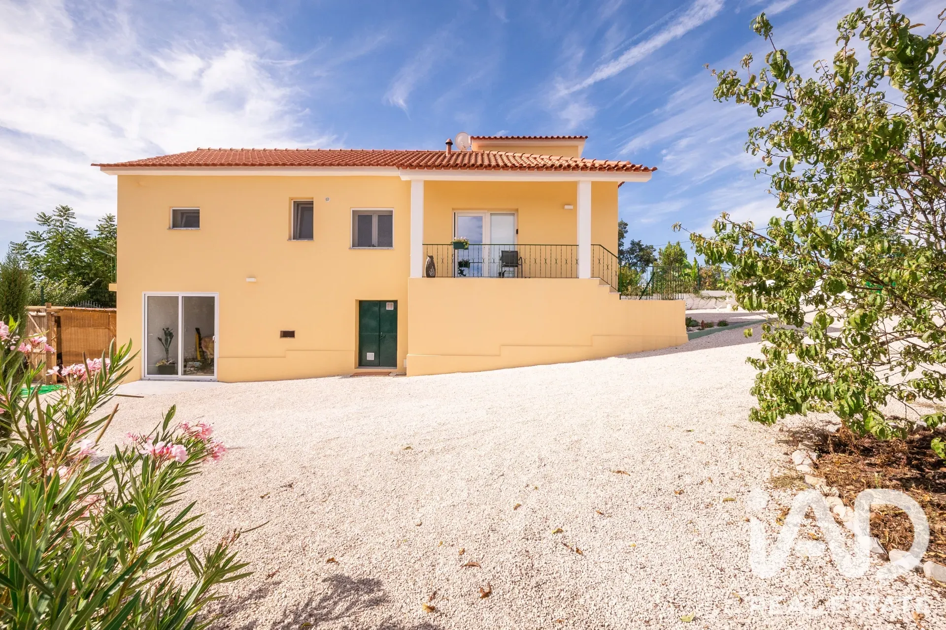 3-Bedroom Renovated House with Garden and Parking in Graça, Portugal - View image 39 of 40