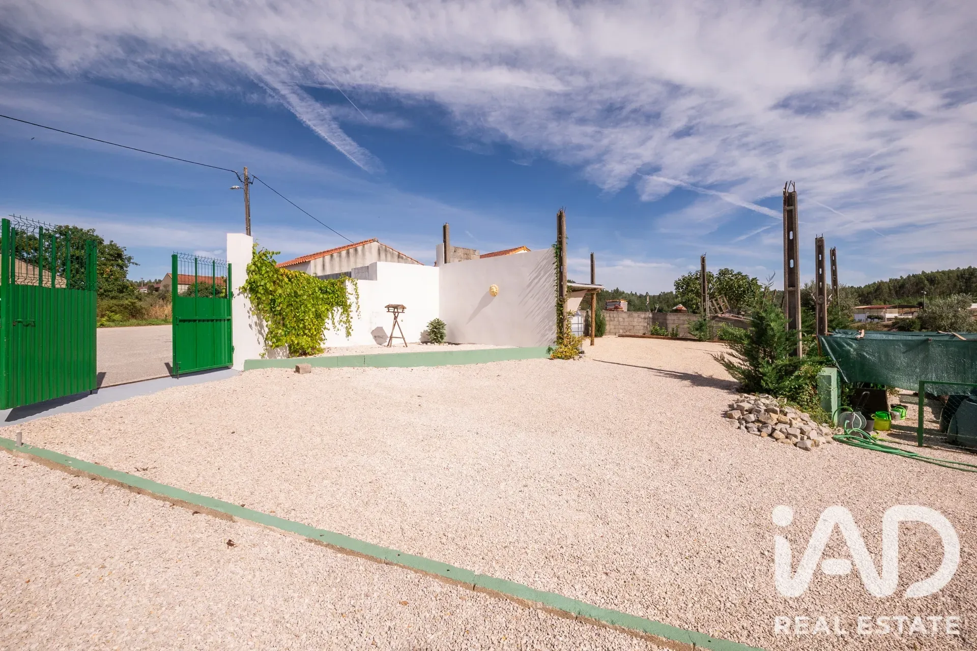 3-Bedroom Renovated House with Garden and Parking in Graça, Portugal - View image 40 of 40