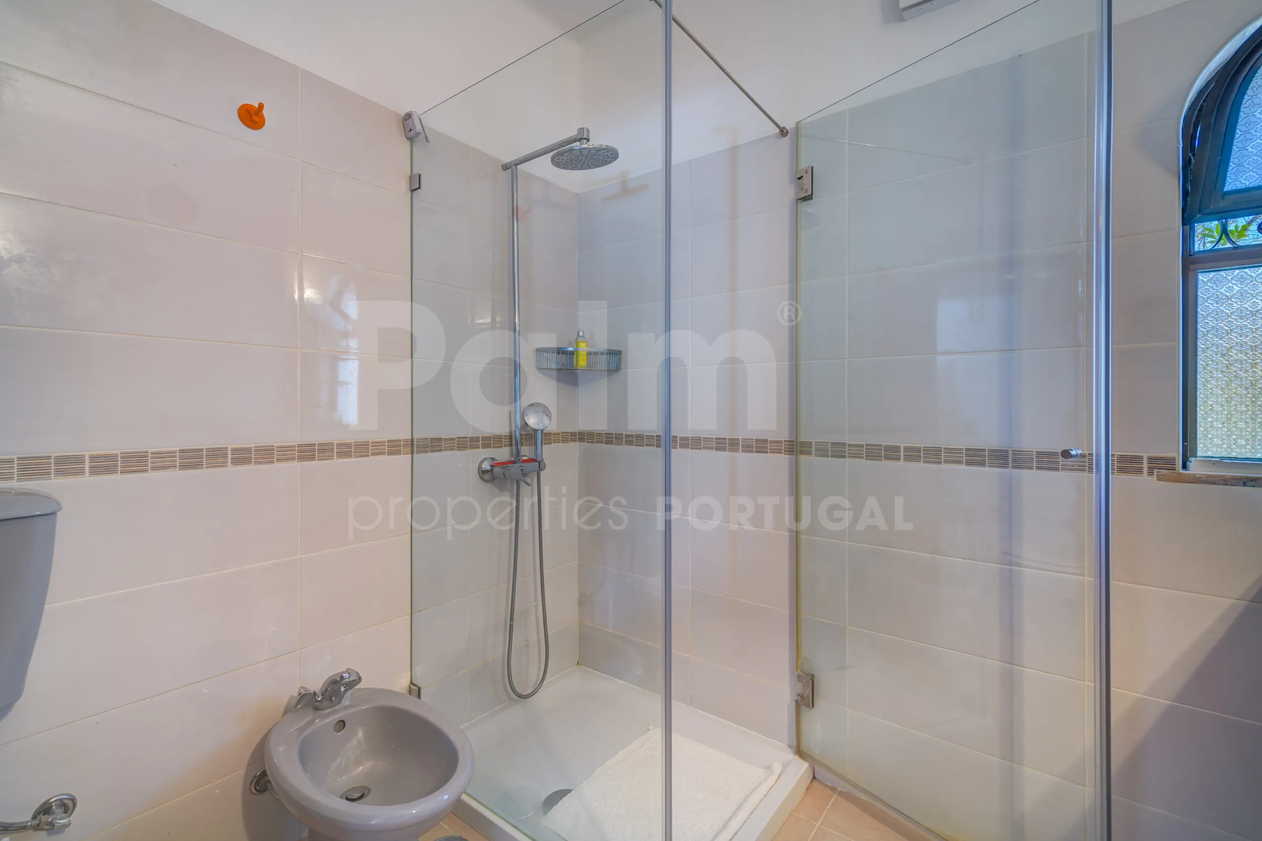 1990s Furnished Villa with Pool and Garden Near Algarve's Coastline - View image 20 of 63