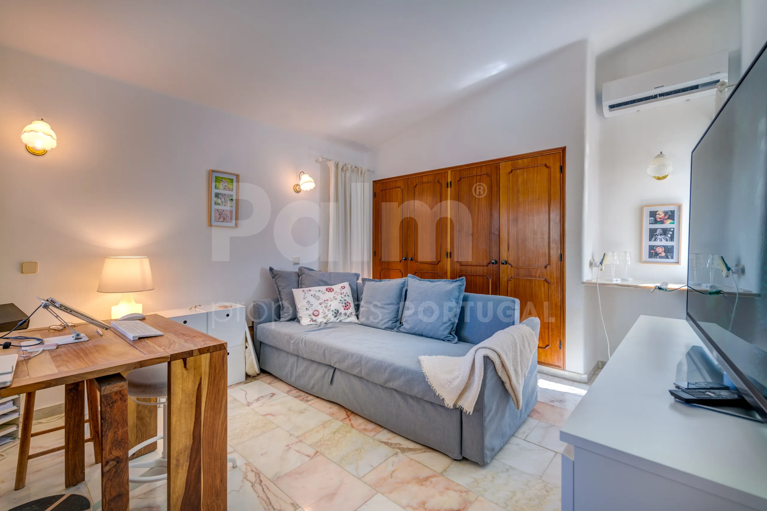 1990s Furnished Villa with Pool and Garden Near Algarve's Coastline - View image 21 of 63
