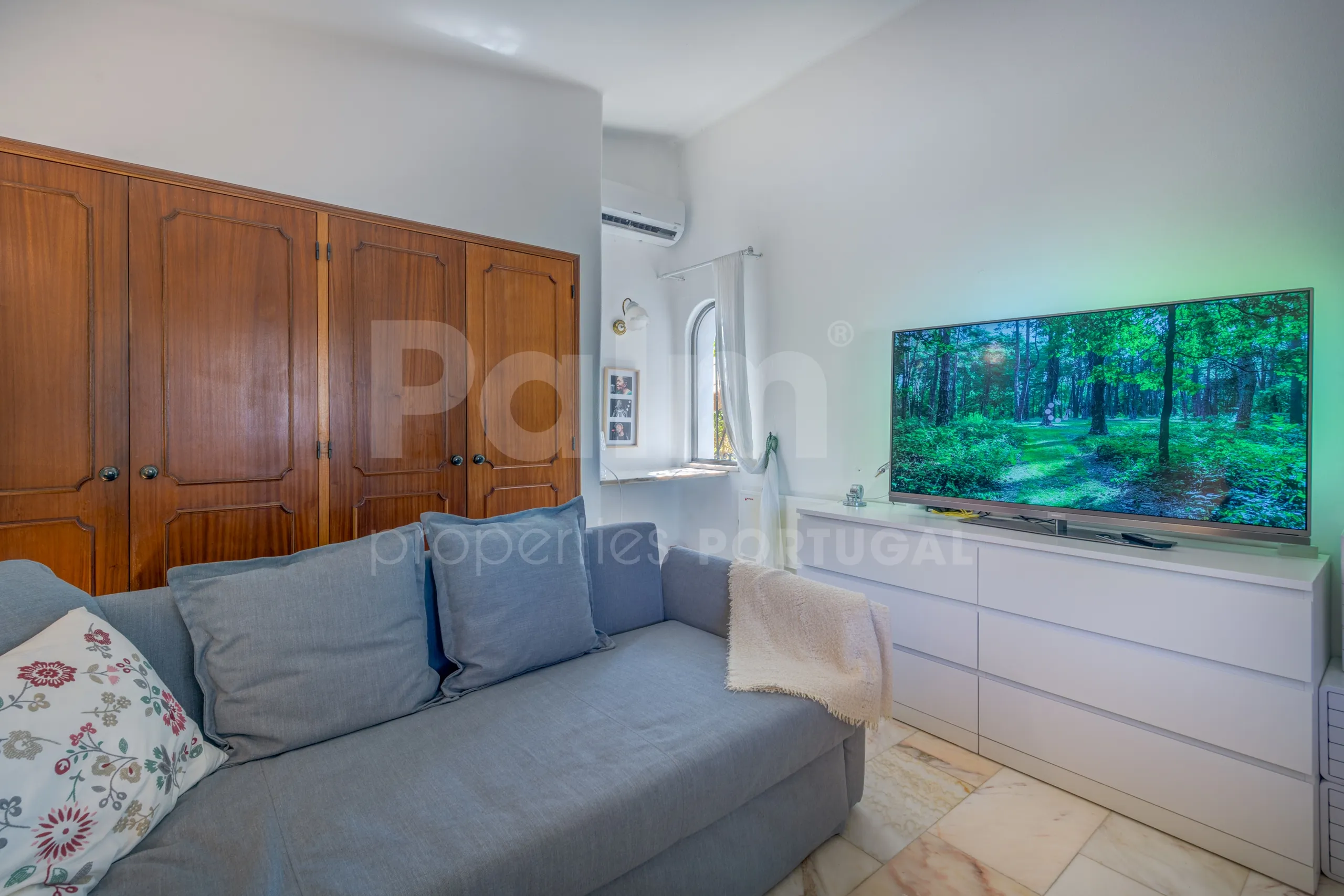 1990s Furnished Villa with Pool and Garden Near Algarve's Coastline - View image 23 of 63