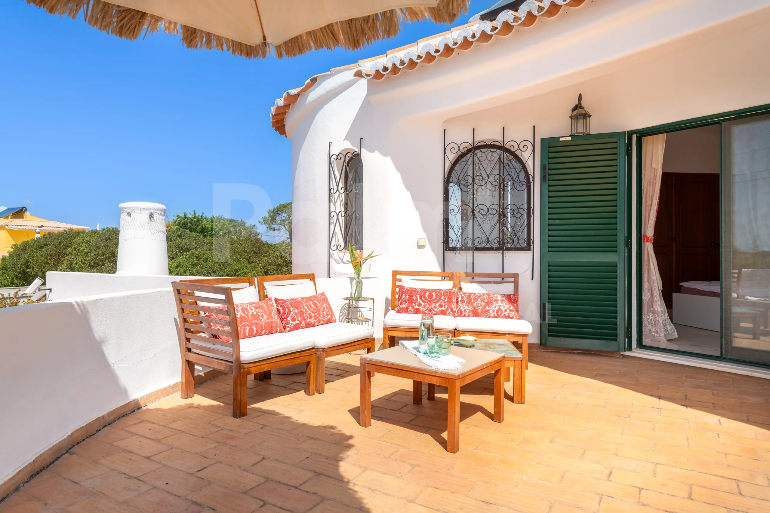 1990s Furnished Villa with Pool and Garden Near Algarve's Coastline - View image 34 of 63