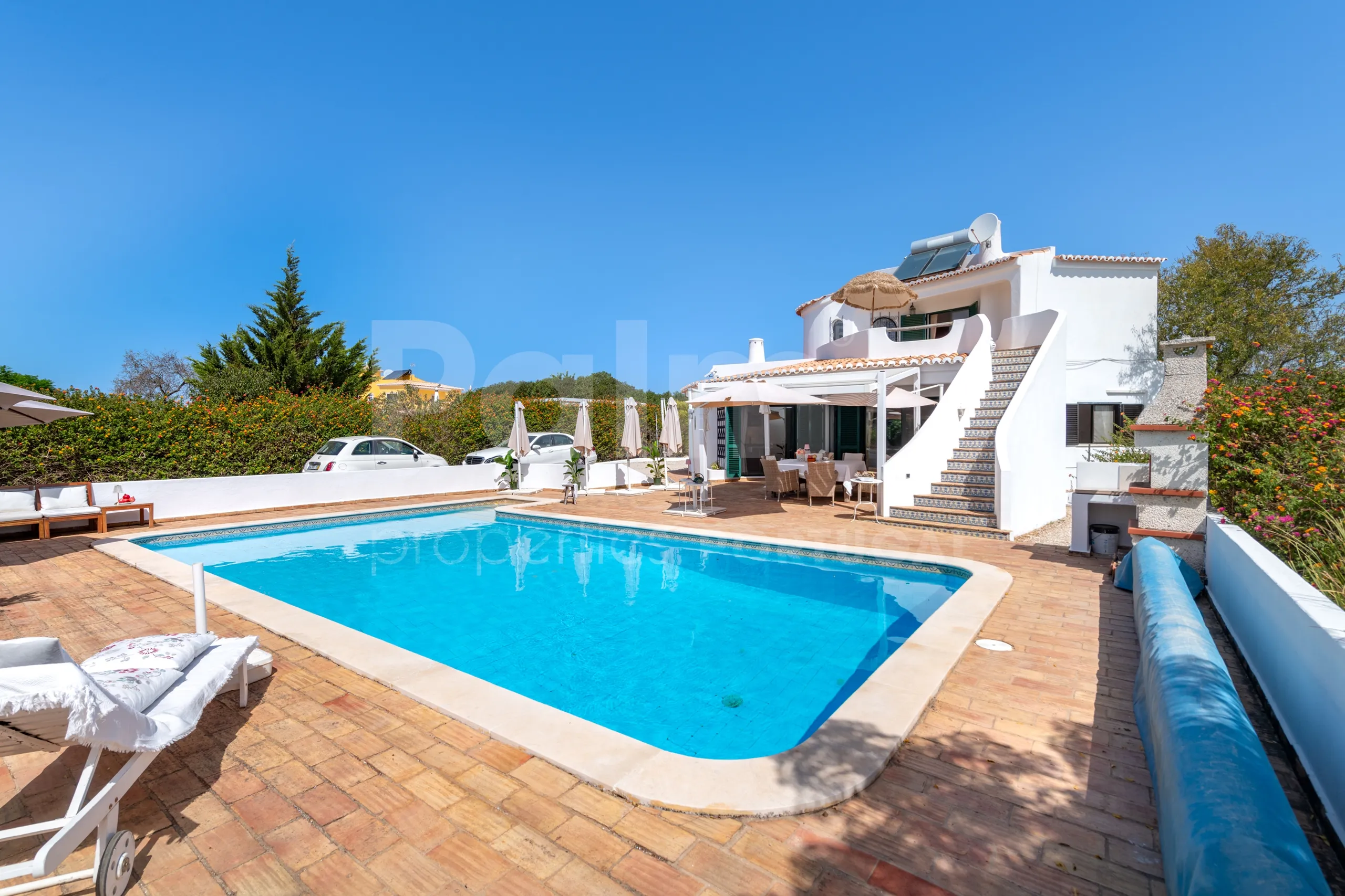 1990s Furnished Villa with Pool and Garden Near Algarve's Coastline - View image 37 of 63