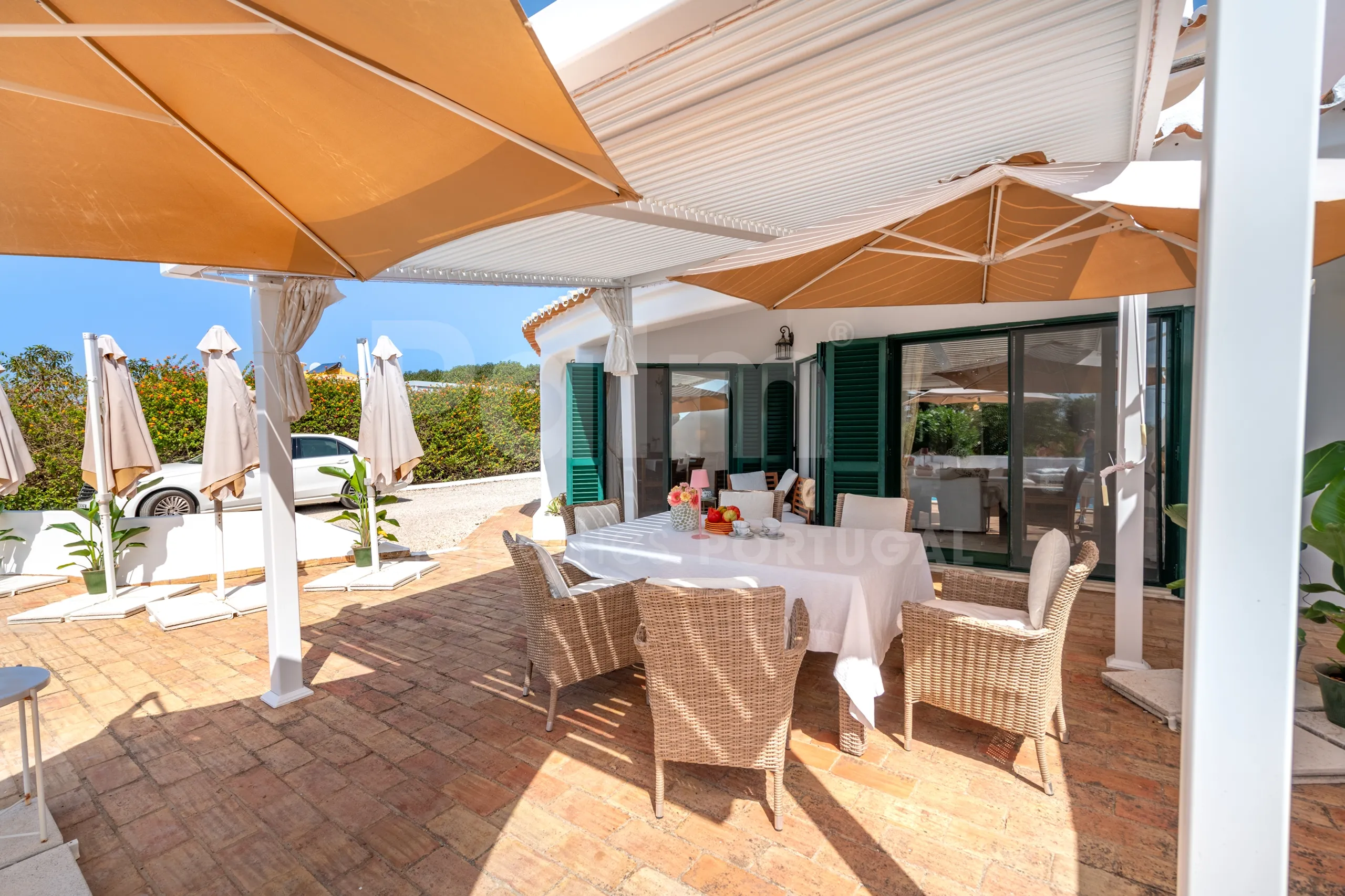1990s Furnished Villa with Pool and Garden Near Algarve's Coastline - View image 40 of 63