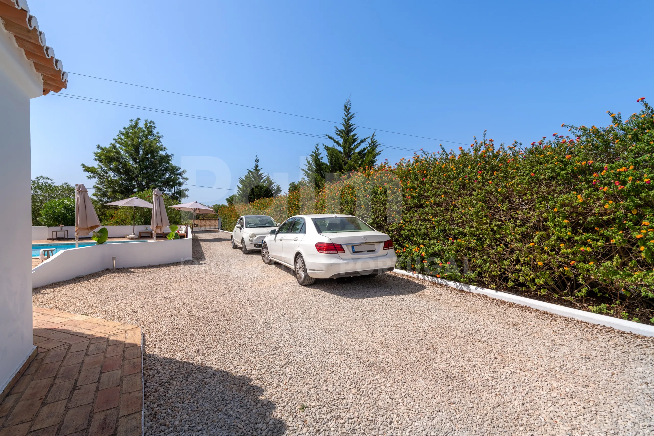 1990s Furnished Villa with Pool and Garden Near Algarve's Coastline - View image 42 of 63