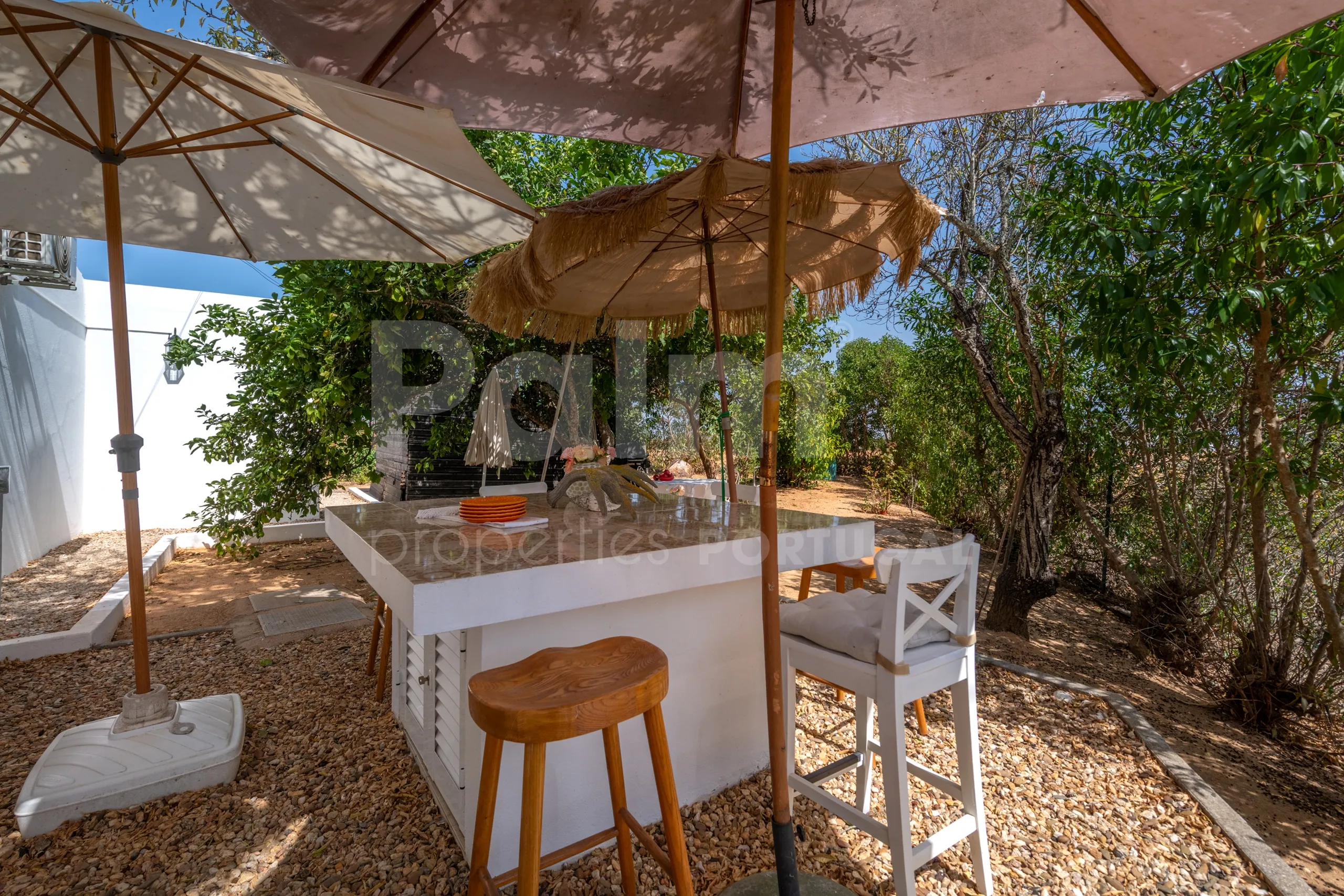 1990s Furnished Villa with Pool and Garden Near Algarve's Coastline - View image 44 of 63