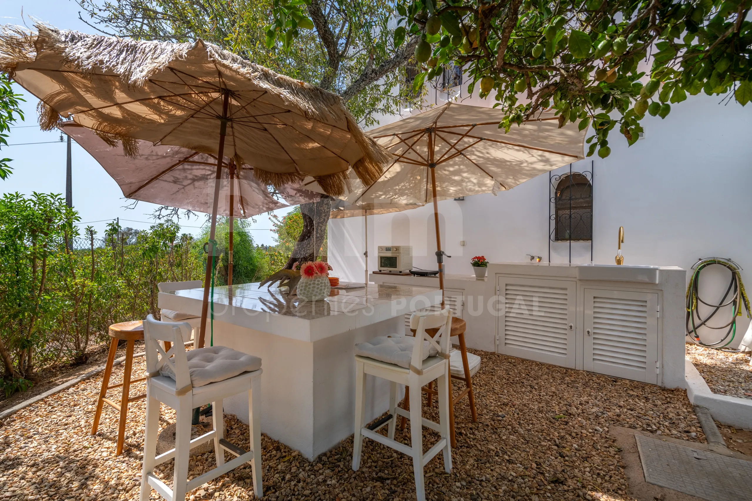 1990s Furnished Villa with Pool and Garden Near Algarve's Coastline - View image 47 of 63