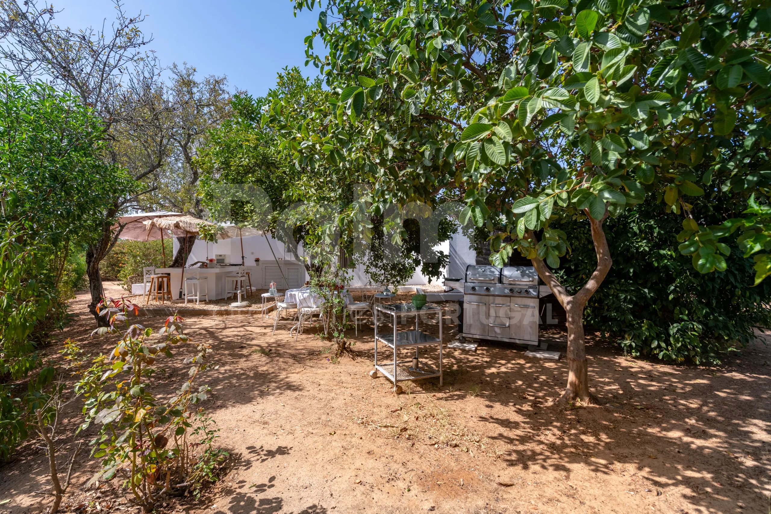 1990s Furnished Villa with Pool and Garden Near Algarve's Coastline - View image 48 of 63