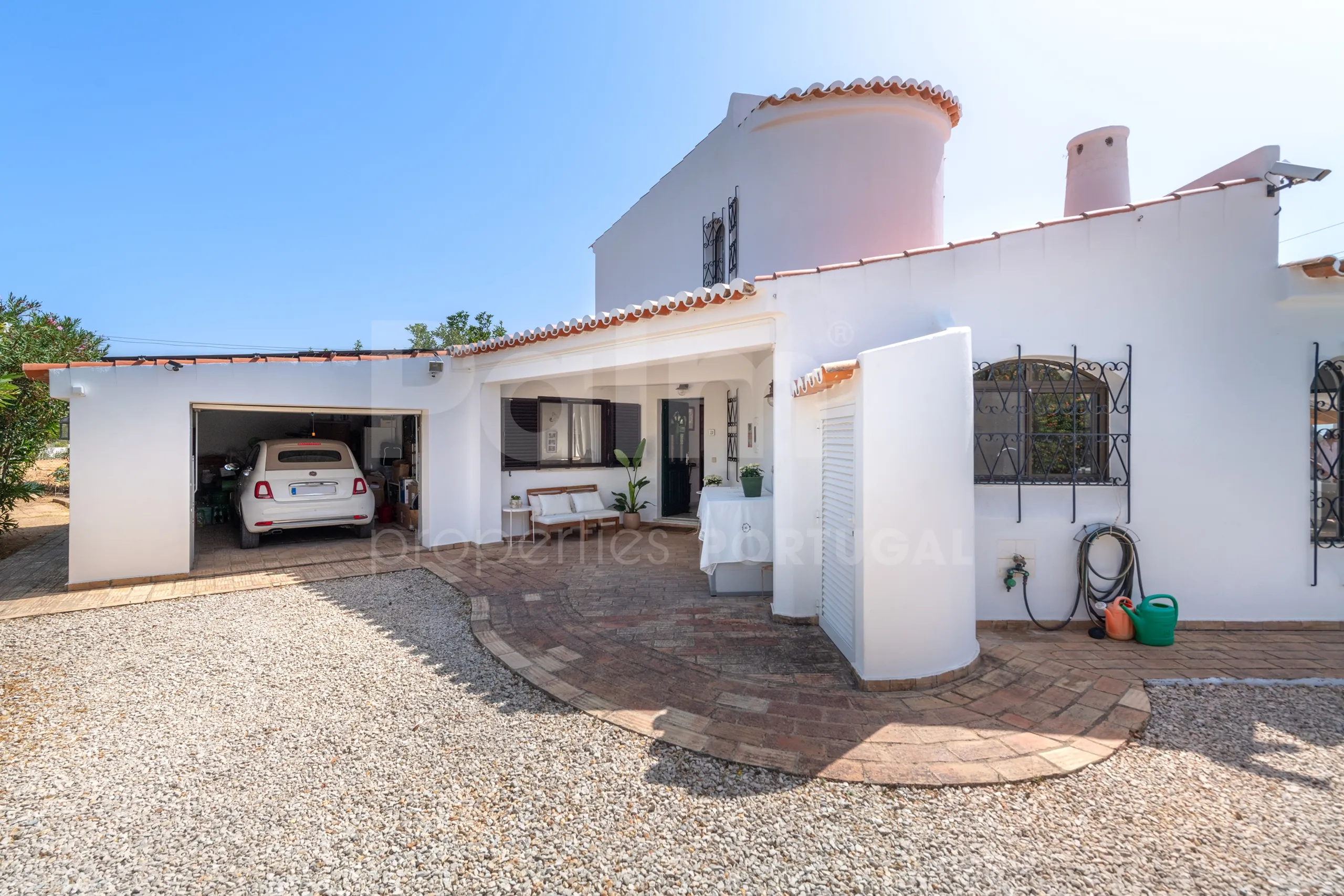 1990s Furnished Villa with Pool and Garden Near Algarve's Coastline - View image 52 of 63