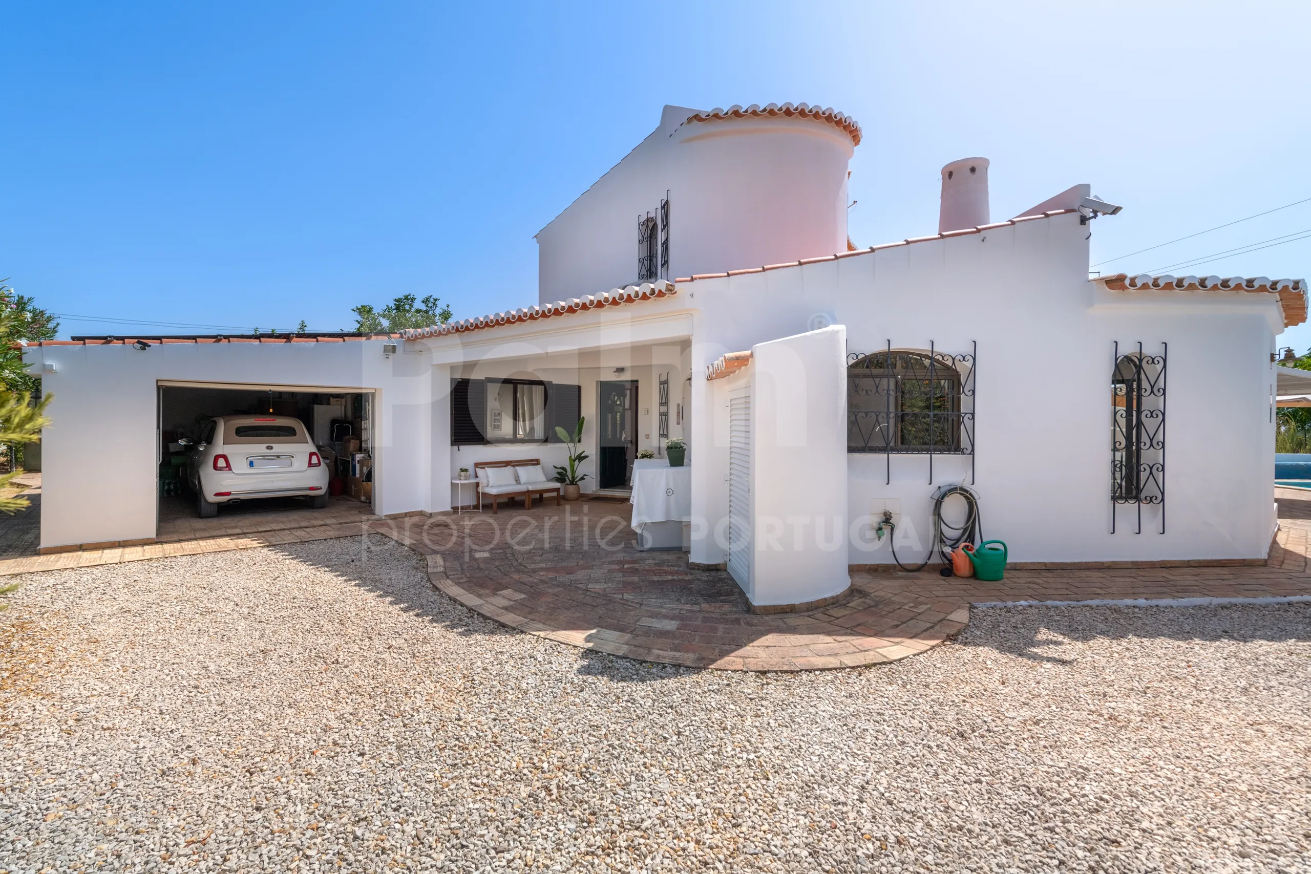 1990s Furnished Villa with Pool and Garden Near Algarve's Coastline - View image 53 of 63
