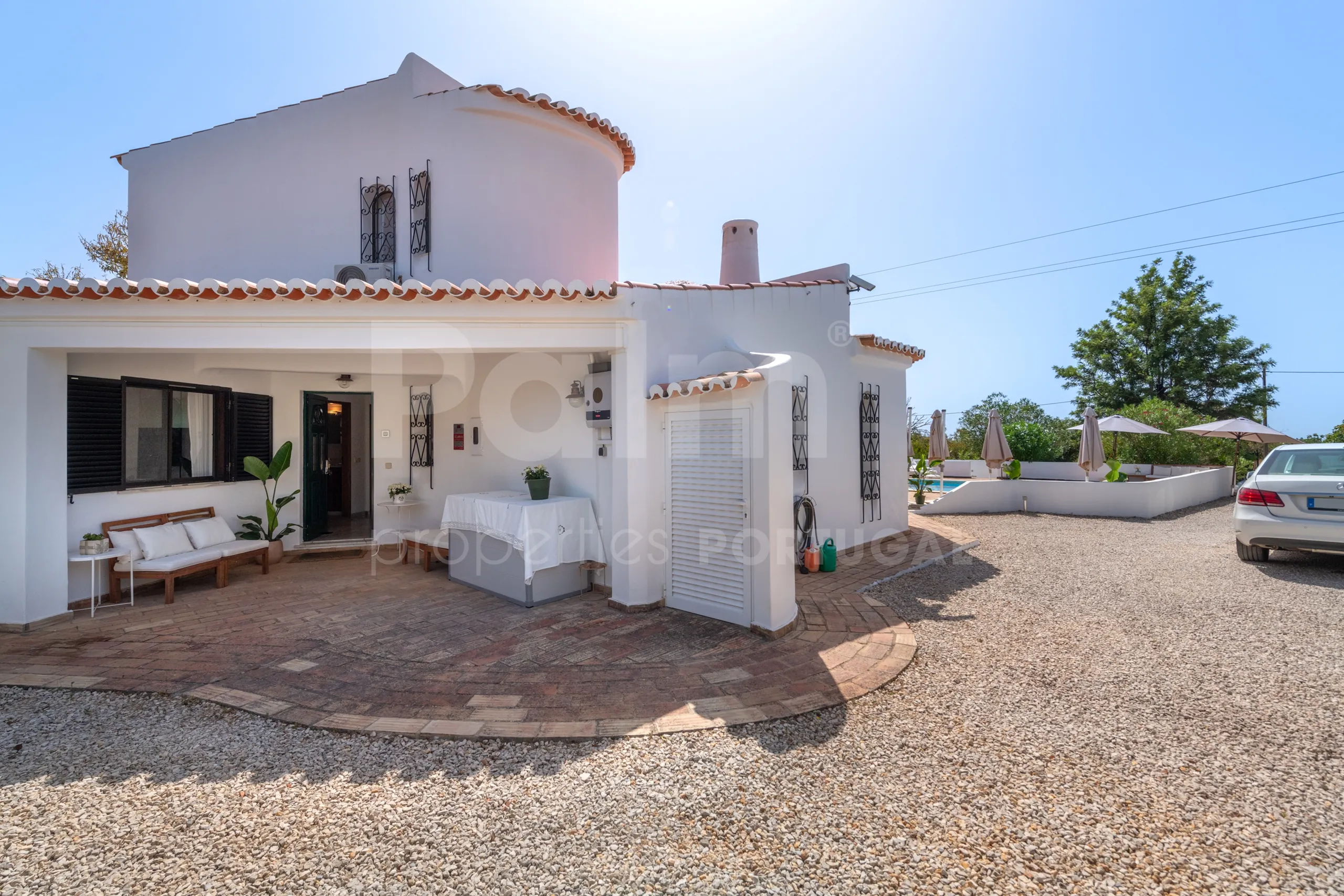 1990s Furnished Villa with Pool and Garden Near Algarve's Coastline - View image 54 of 63
