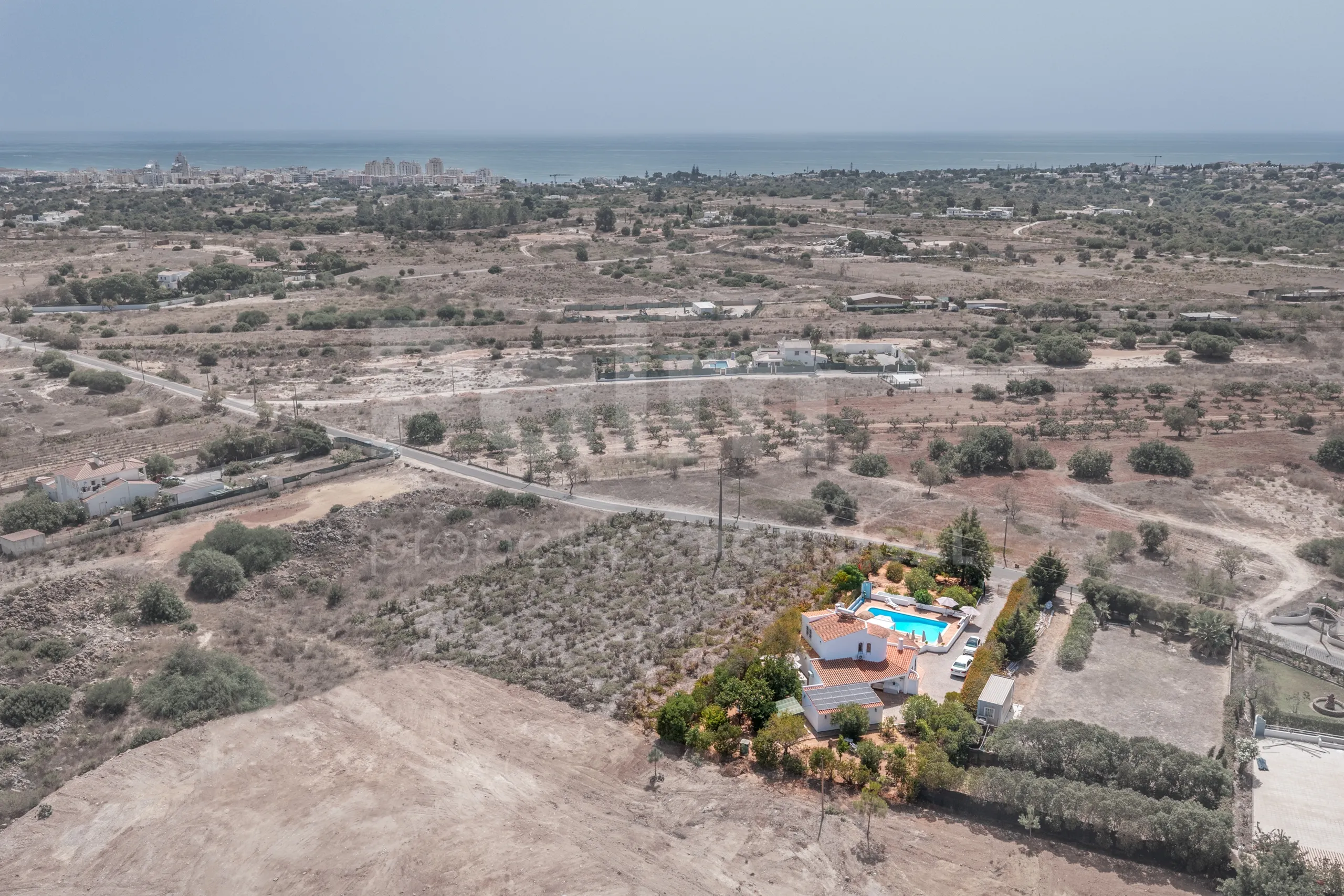 1990s Furnished Villa with Pool and Garden Near Algarve's Coastline - View image 55 of 63