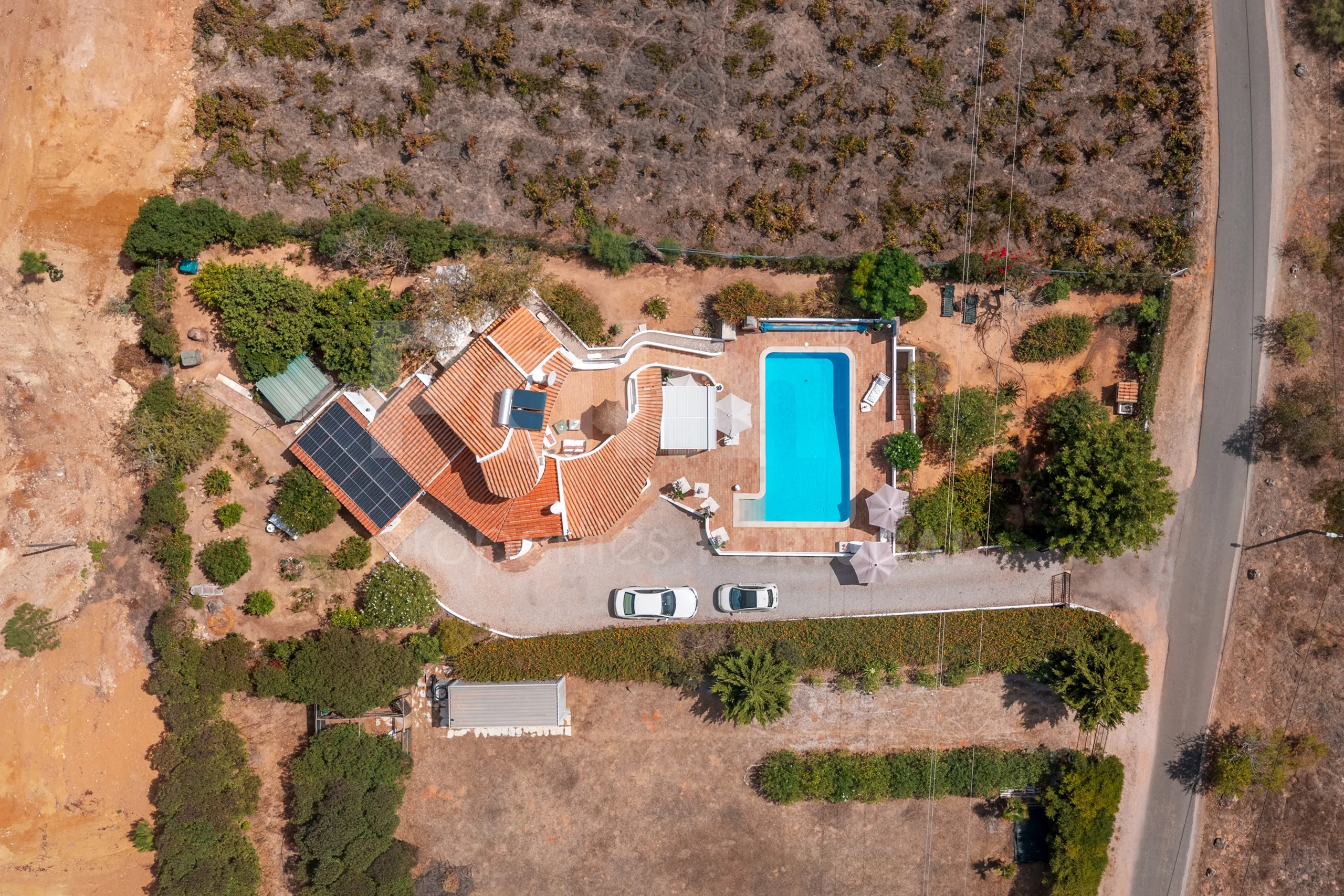 1990s Furnished Villa with Pool and Garden Near Algarve's Coastline - View image 58 of 63