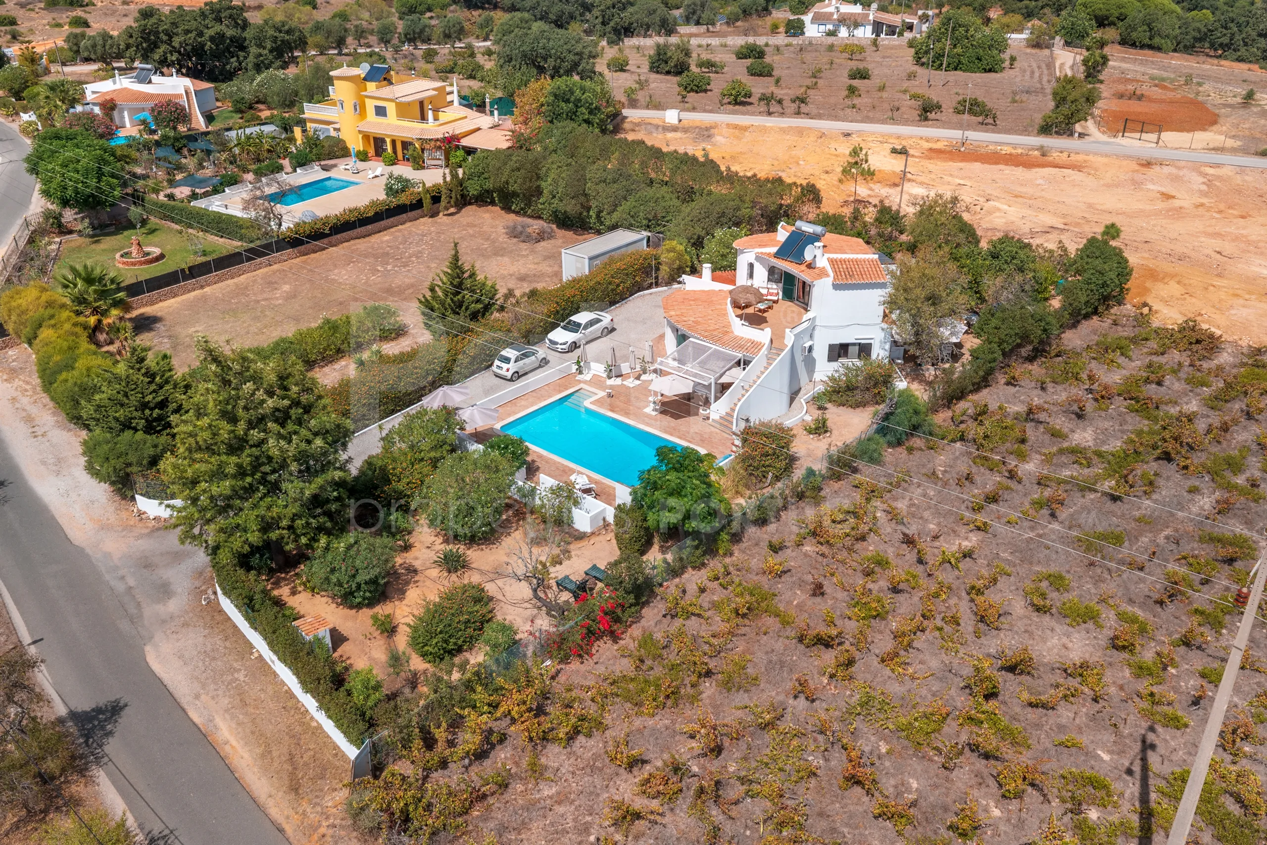 1990s Furnished Villa with Pool and Garden Near Algarve's Coastline - View image 59 of 63
