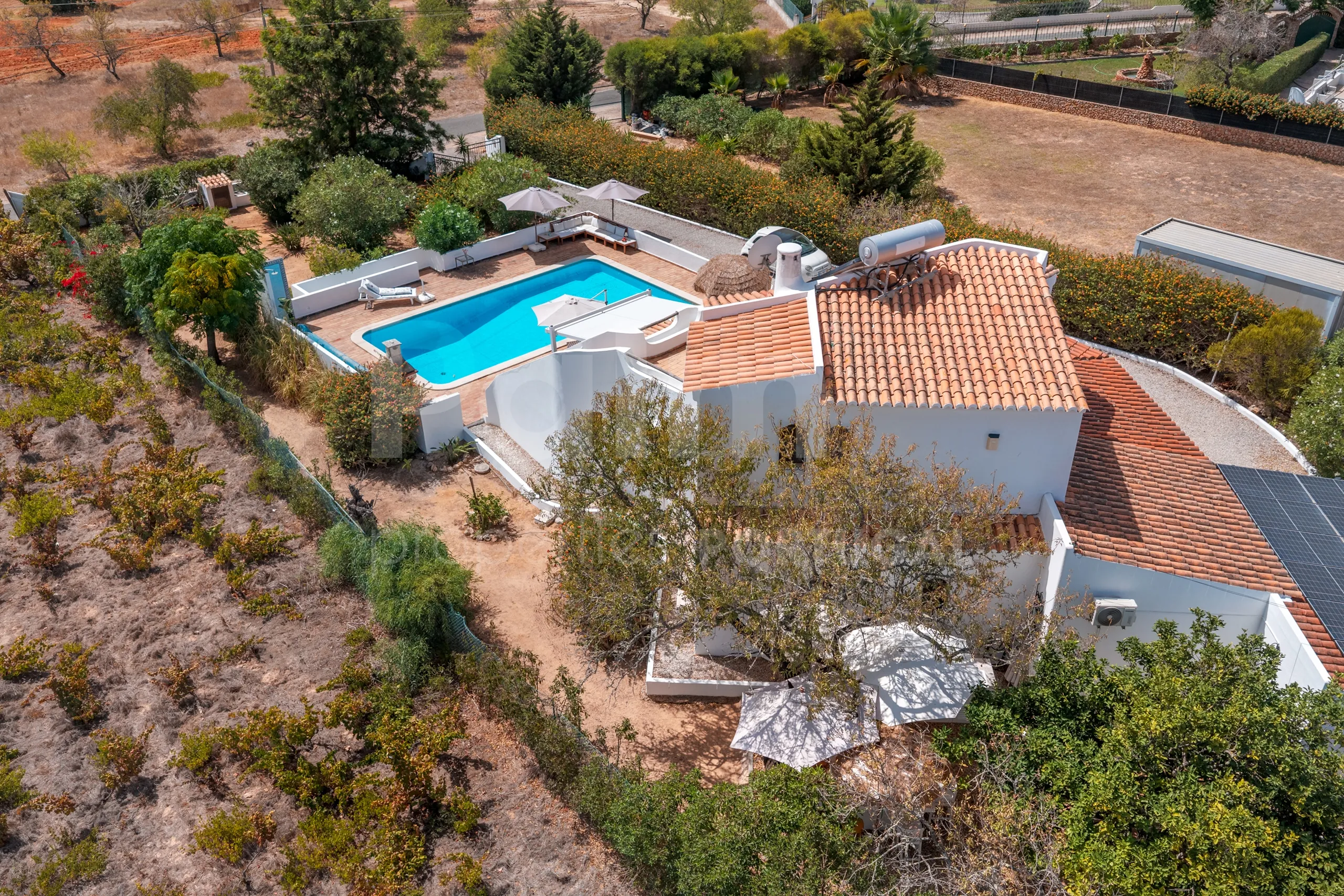 1990s Furnished Villa with Pool and Garden Near Algarve's Coastline - View image 61 of 63