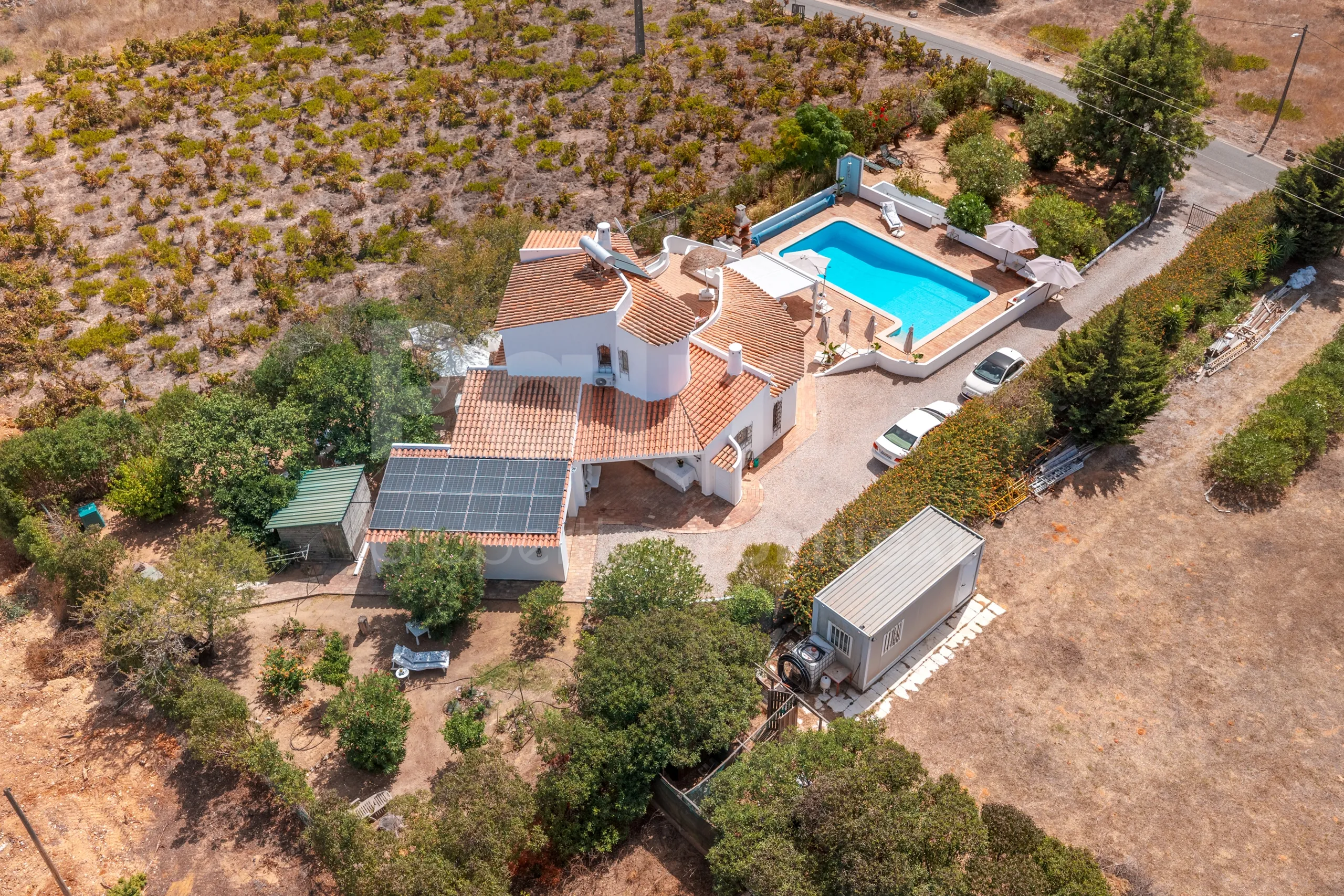 1990s Furnished Villa with Pool and Garden Near Algarve's Coastline - View image 62 of 63