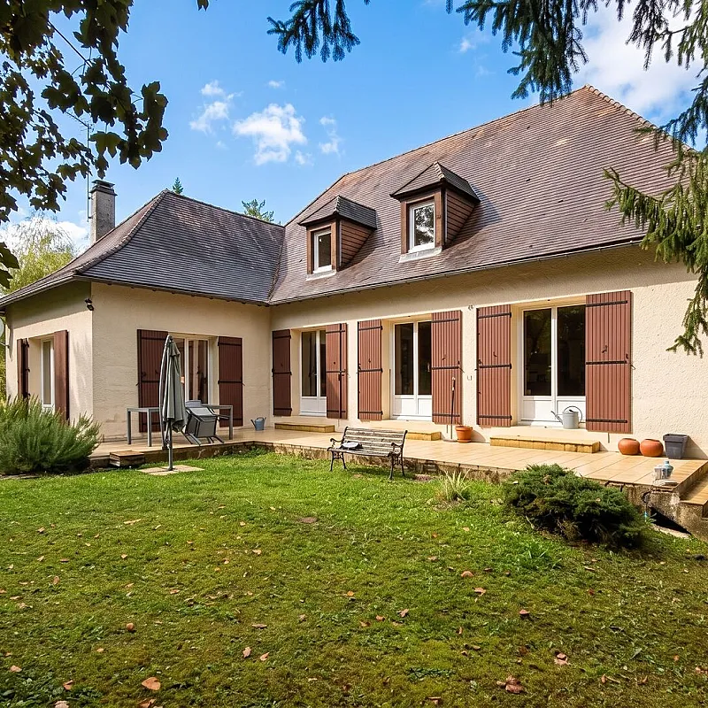 1980s Family Home in Saint-Cyprien with Pool and Expansive Gardens