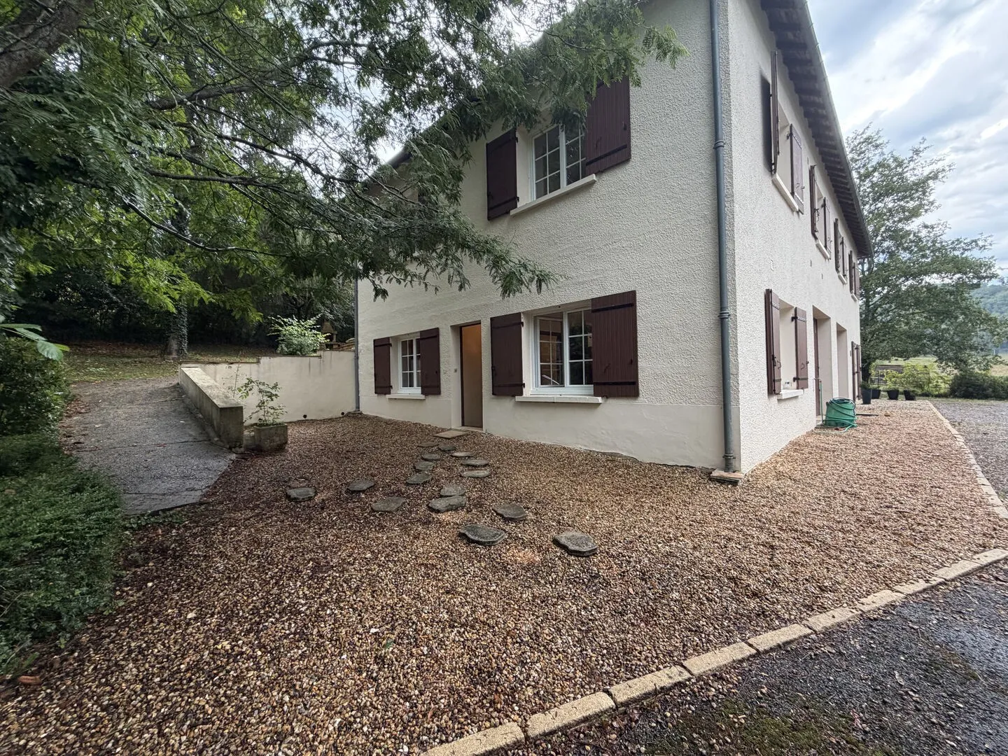 1980s Family Home in Saint-Cyprien with Pool and Expansive Gardens - Image 4