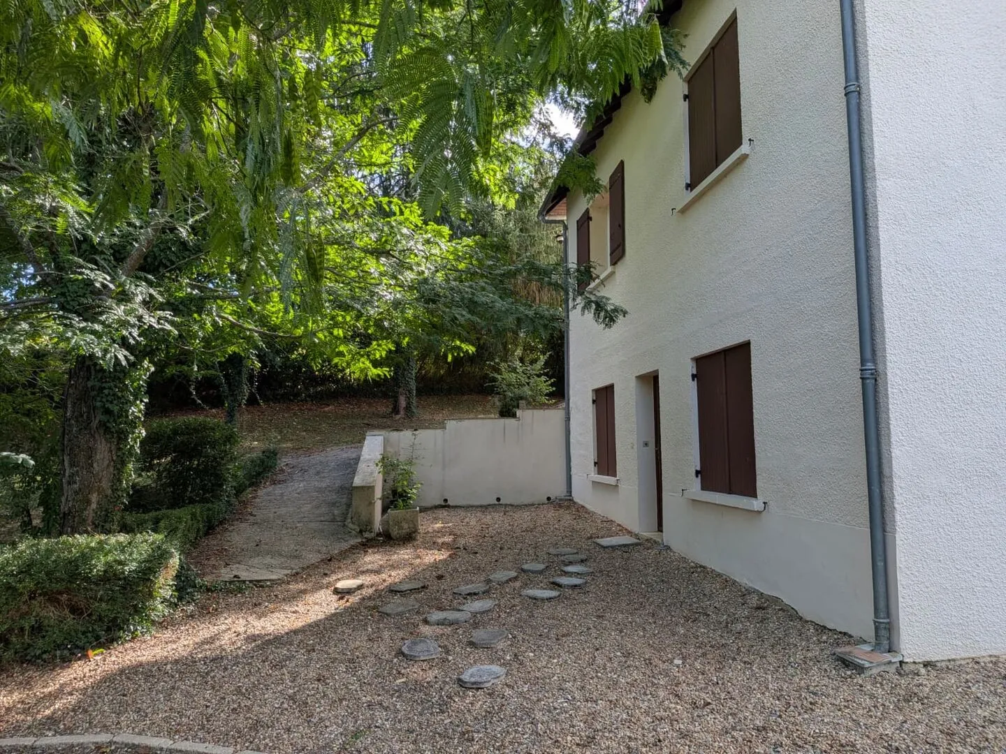 1980s Family Home in Saint-Cyprien with Pool and Expansive Gardens - View image 6 of 50