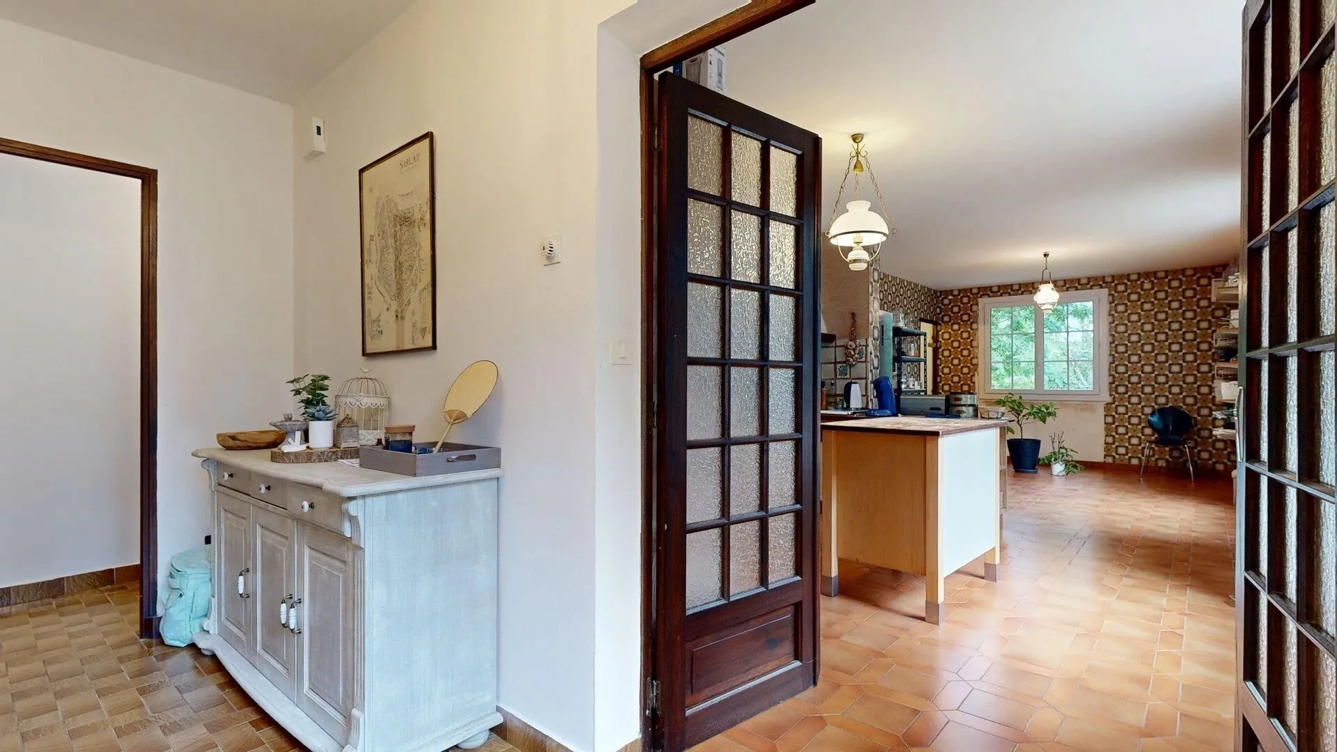 1980s Family Home in Saint-Cyprien with Pool and Expansive Gardens - View image 8 of 50