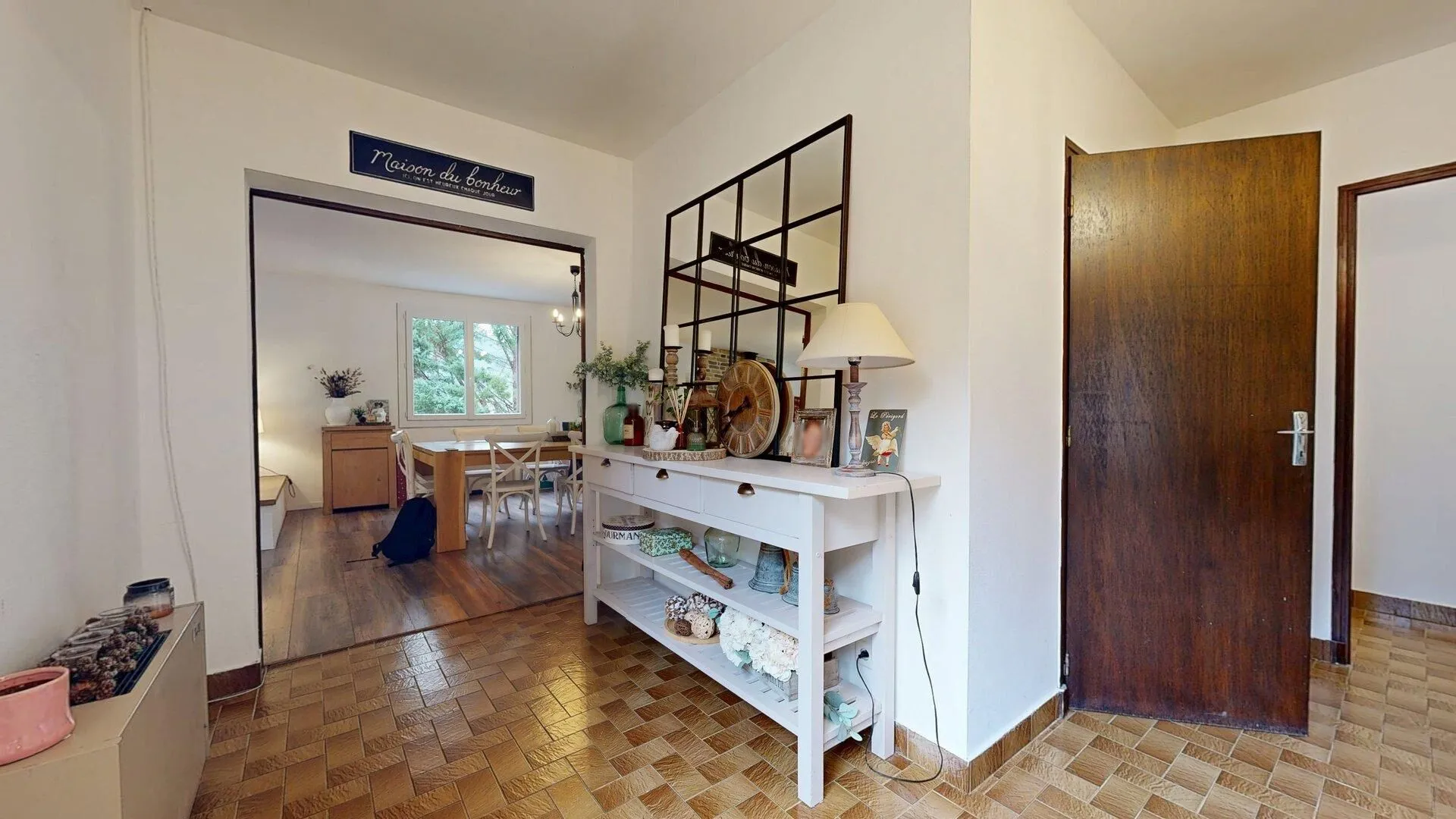 1980s Family Home in Saint-Cyprien with Pool and Expansive Gardens - View image 9 of 50