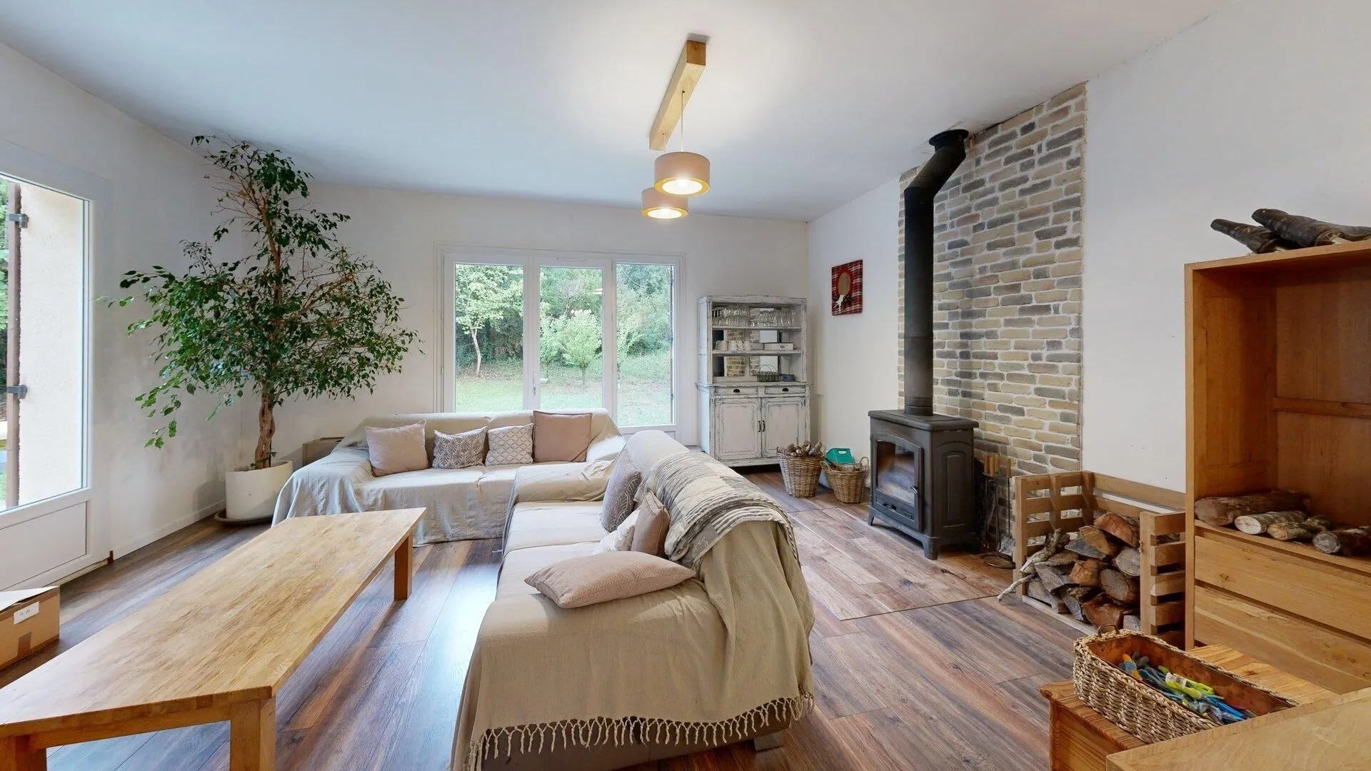 1980s Family Home in Saint-Cyprien with Pool and Expansive Gardens - View image 13 of 50