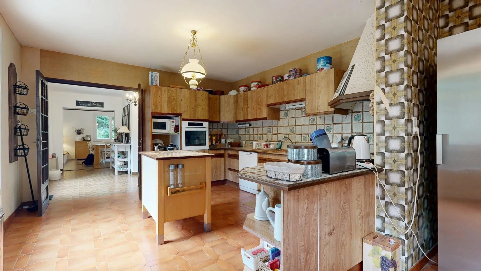 1980s Family Home in Saint-Cyprien with Pool and Expansive Gardens - View image 19 of 50