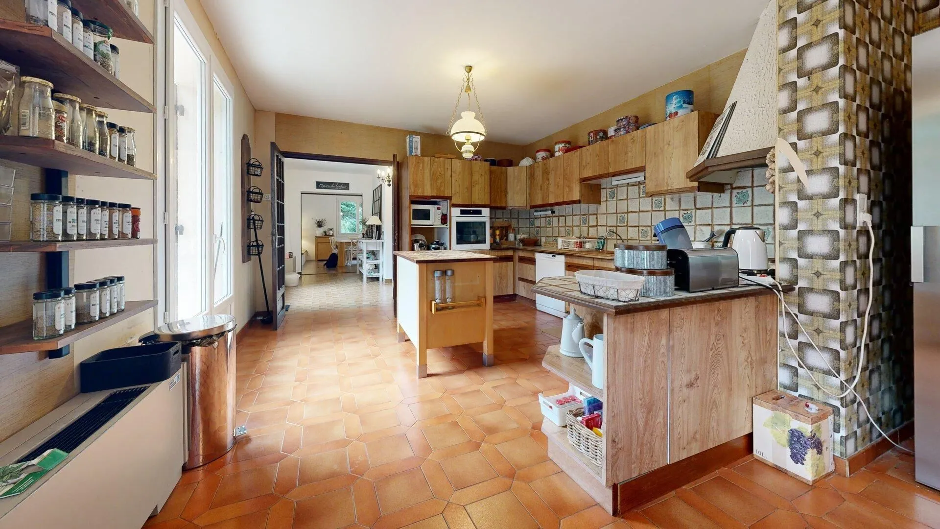 1980s Family Home in Saint-Cyprien with Pool and Expansive Gardens - View image 20 of 50