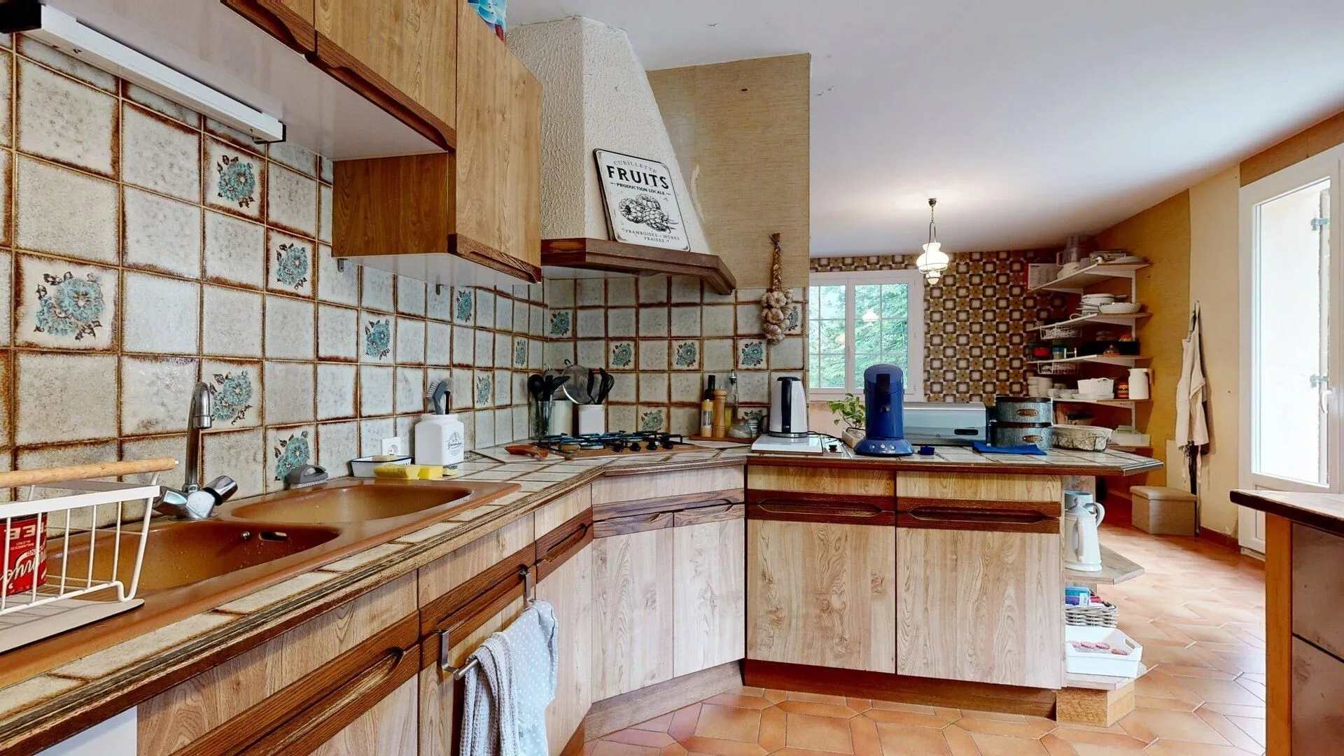 1980s Family Home in Saint-Cyprien with Pool and Expansive Gardens - View image 22 of 50