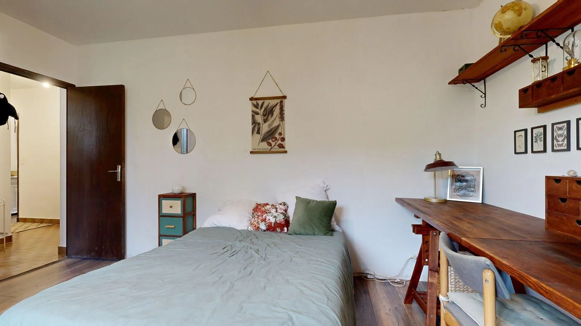 1980s Family Home in Saint-Cyprien with Pool and Expansive Gardens - View image 36 of 50