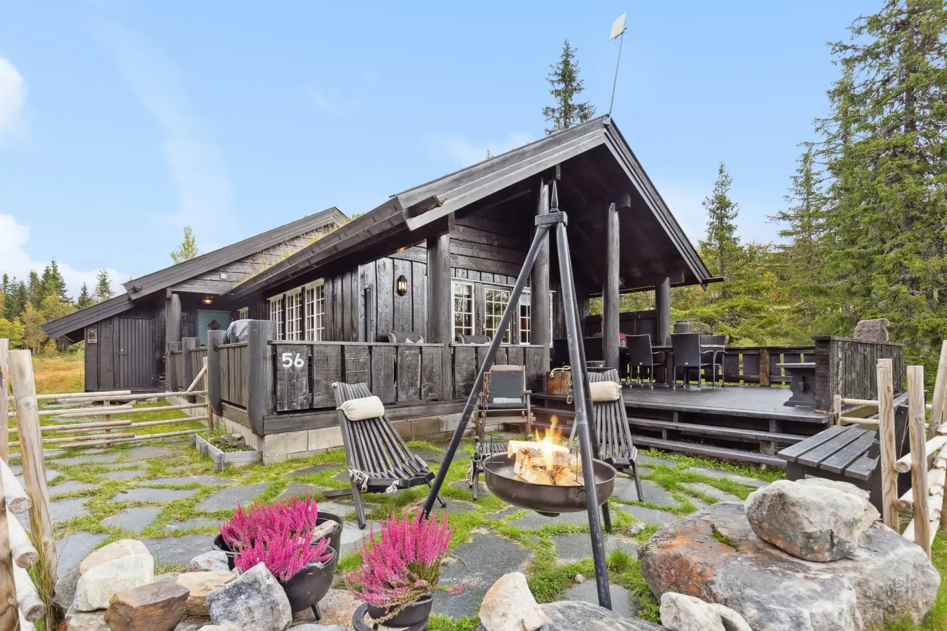 Contemporary 3-Bedroom Country House with Expansive Terrace in Eggedal - Image 2