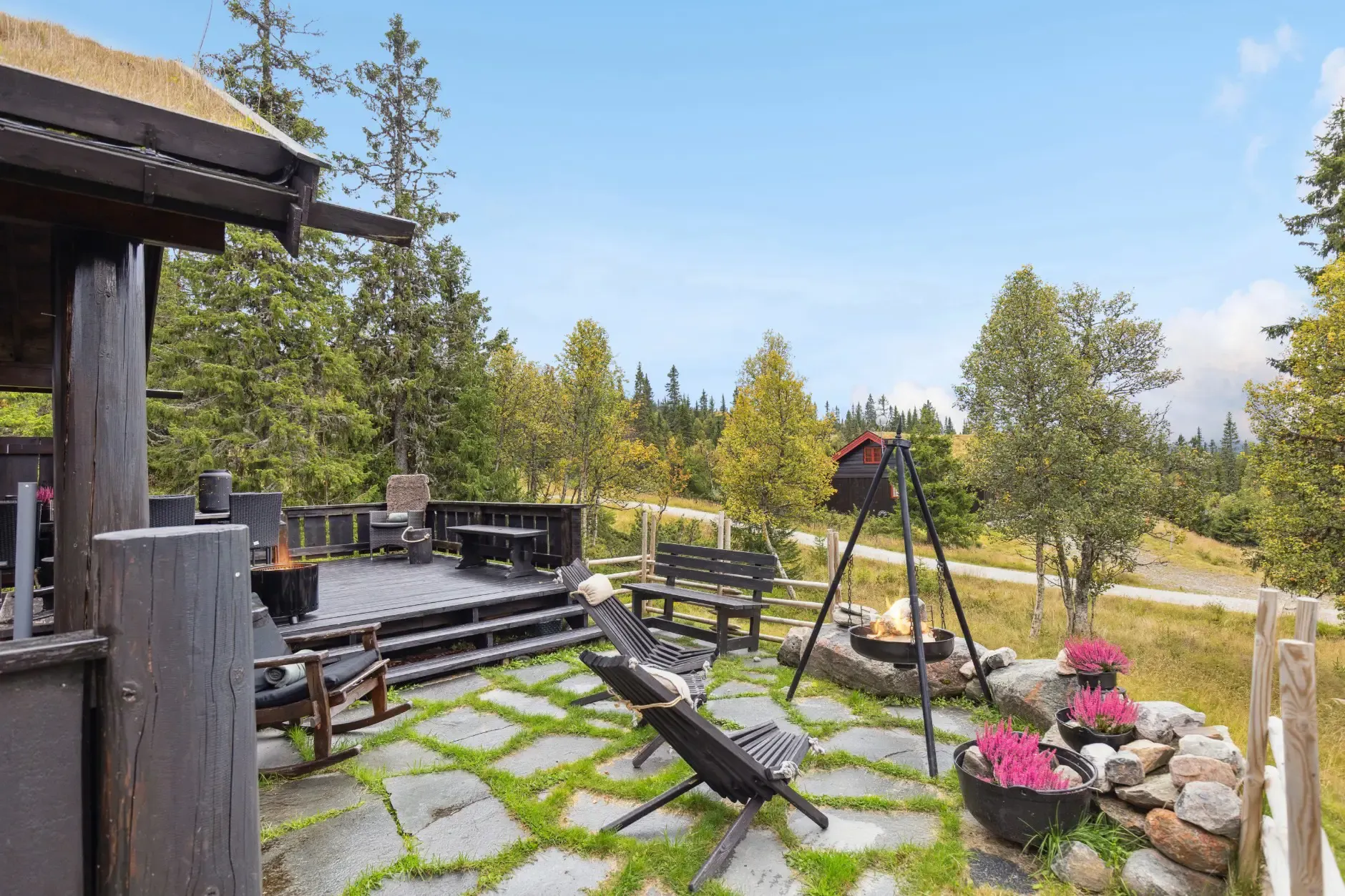 Contemporary 3-Bedroom Country House with Expansive Terrace in Eggedal - Image 3