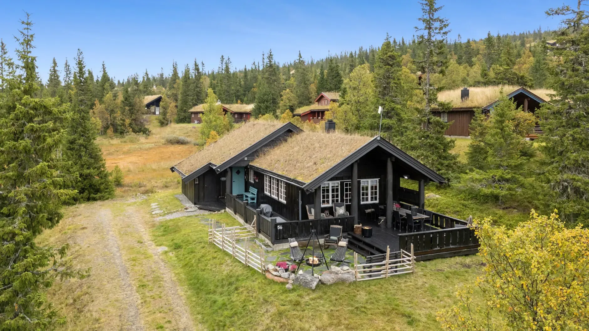 Contemporary 3-Bedroom Country House with Expansive Terrace in Eggedal - Image 4