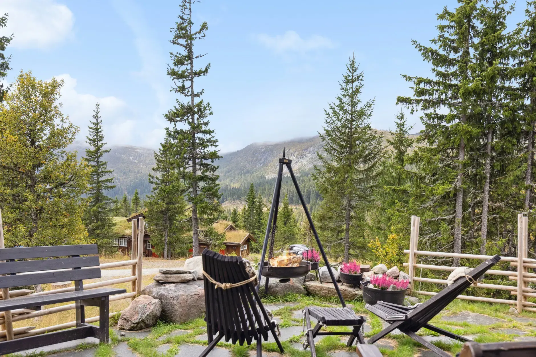 Contemporary 3-Bedroom Country House with Expansive Terrace in Eggedal - View image 6 of 31